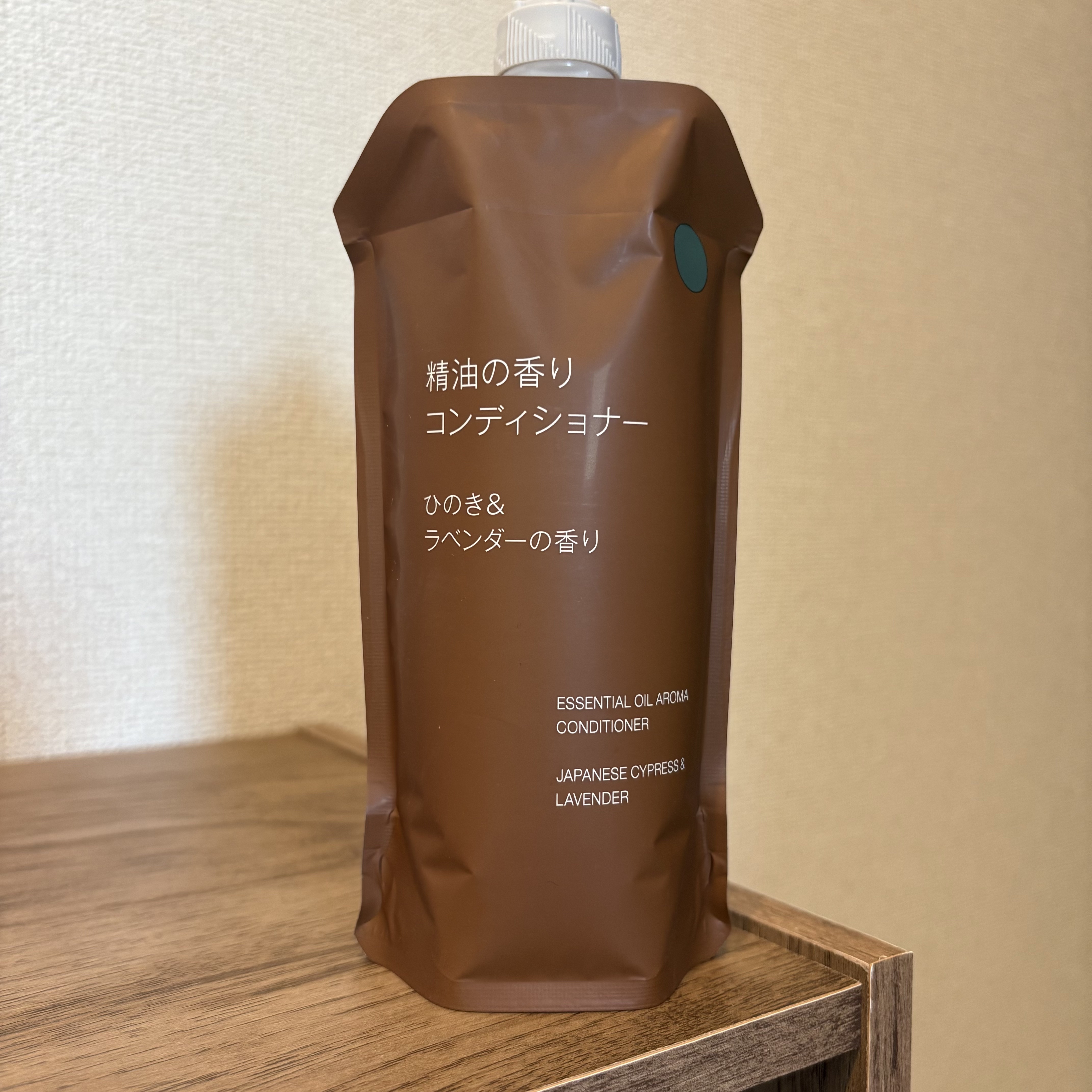 ☺︎無印良品

精油の香り　コンディショナー
ひのき&ラベンダーの香り

お店でボディクリームのテスターを使ってみたら、良い香りすぎてびっくり！！
ちょうどコンディショナーが切れていたので、コンディショナーを購入。

香りで癒される。コンデ