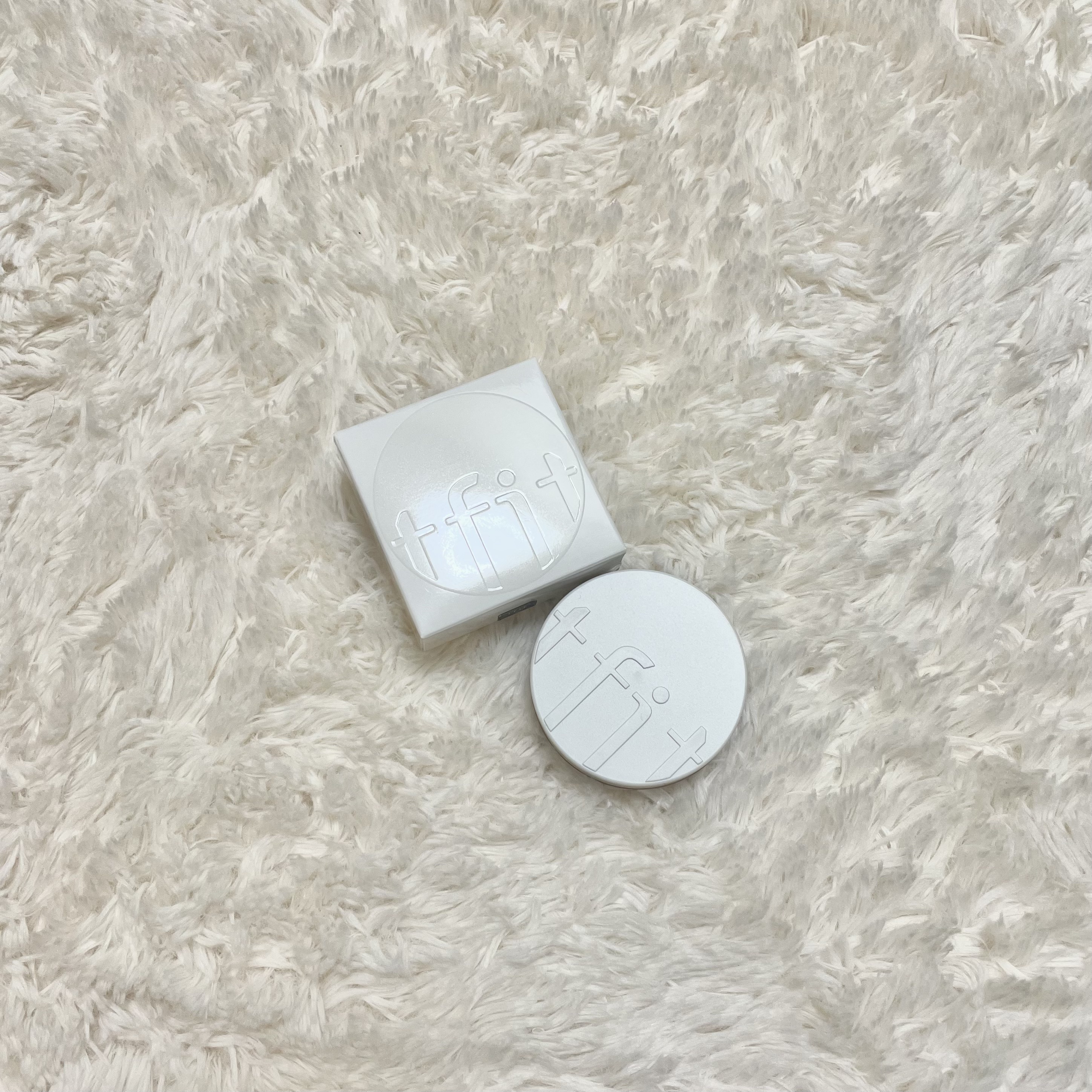 ✩.*˚TFIT トランスルーセントセットフィニッシングパウダー✩.*˚

こんにちは！
暑くなって来たので毎日皮脂が止まらなくて、困ってます
そこで、この商品を購入しました！

以前は、資生堂のベビーパウダーを使っていたのですが、白くなる