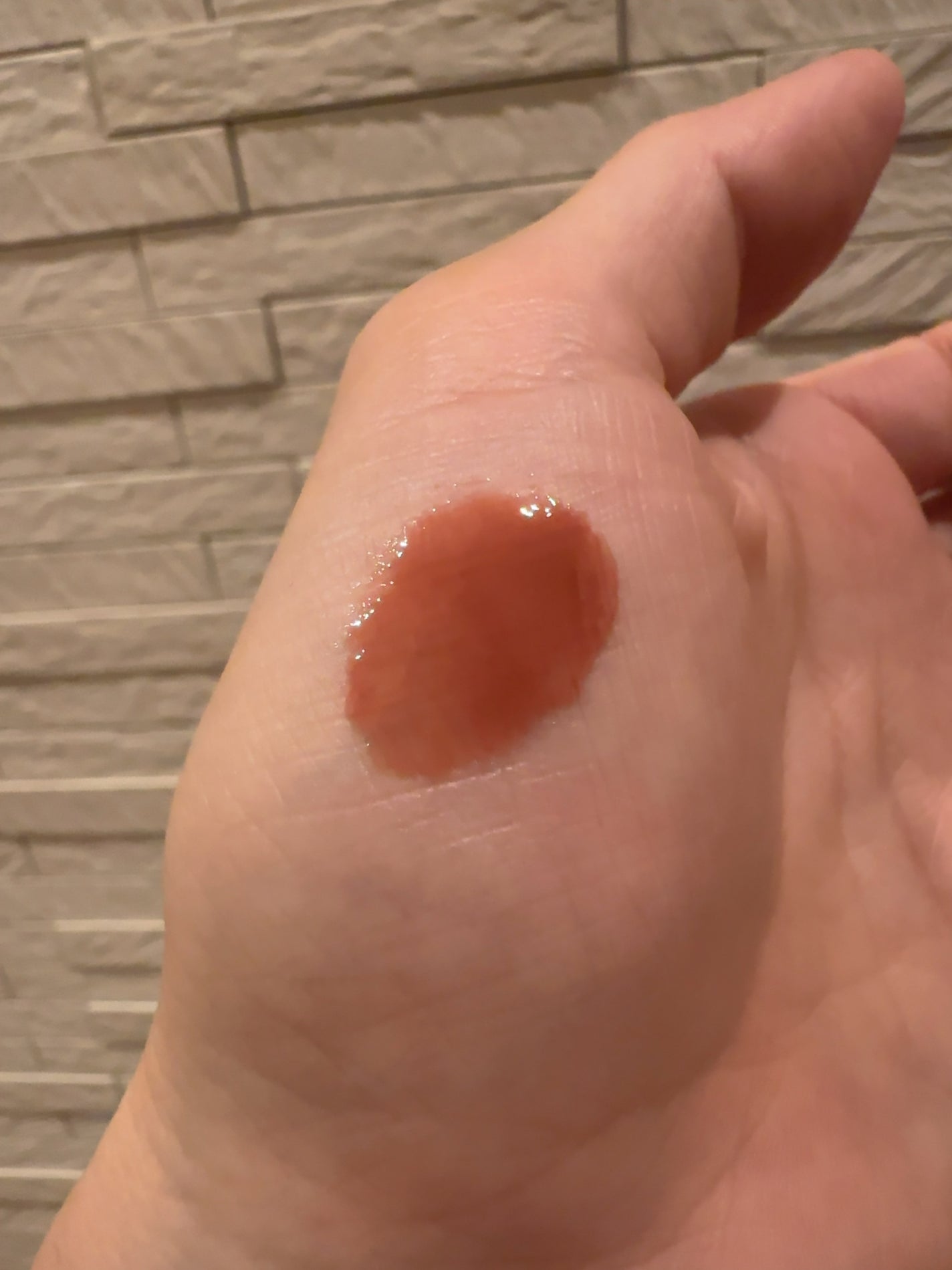 トーン ペタル ブルーミング グロス/to/one/リップグロスを使ったクチコミ(2枚目)