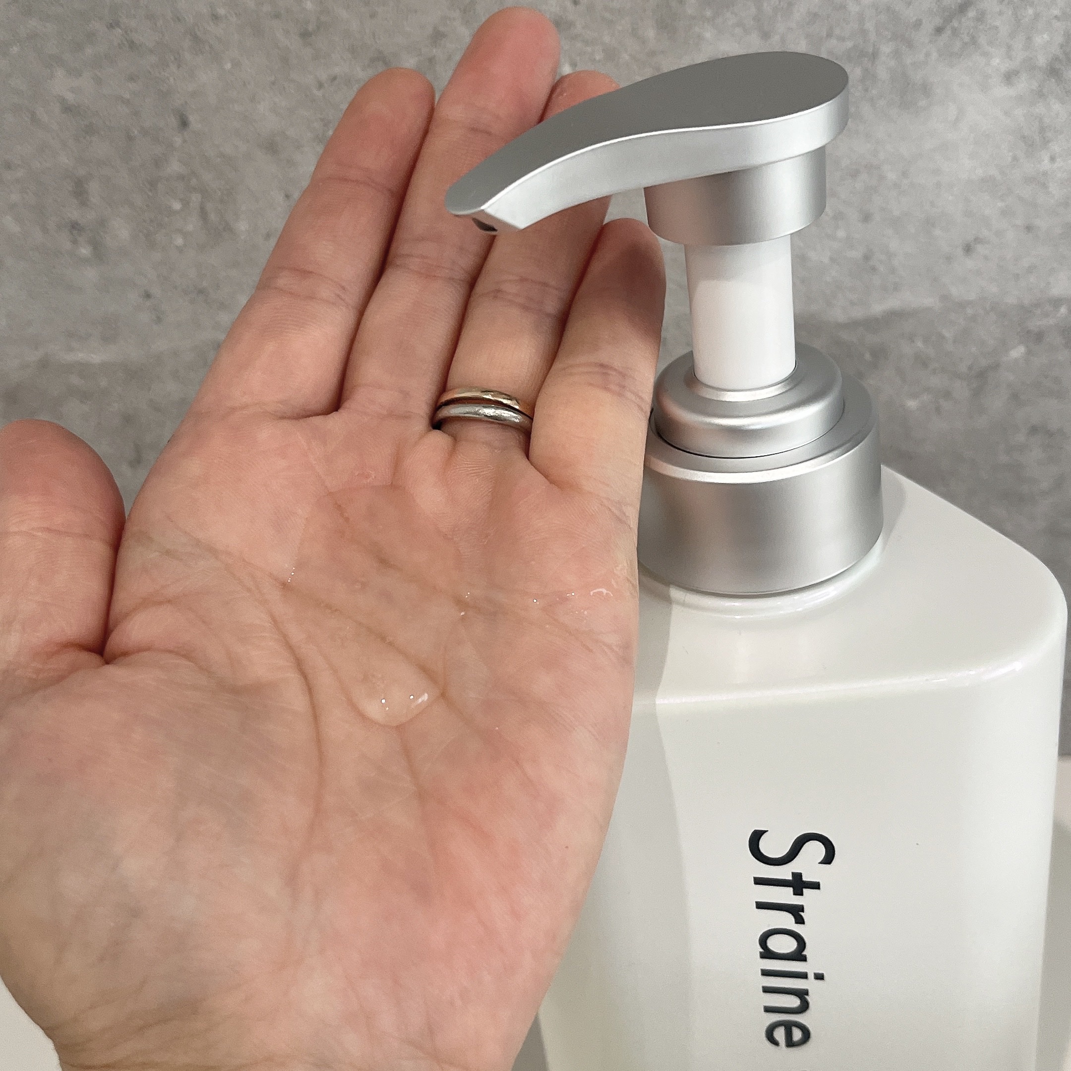 ストレートシャンプー/ストレートトリートメント ホワイトブロッサムの香り/Straine/市販シャンプーを使ったクチコミ（2枚目）