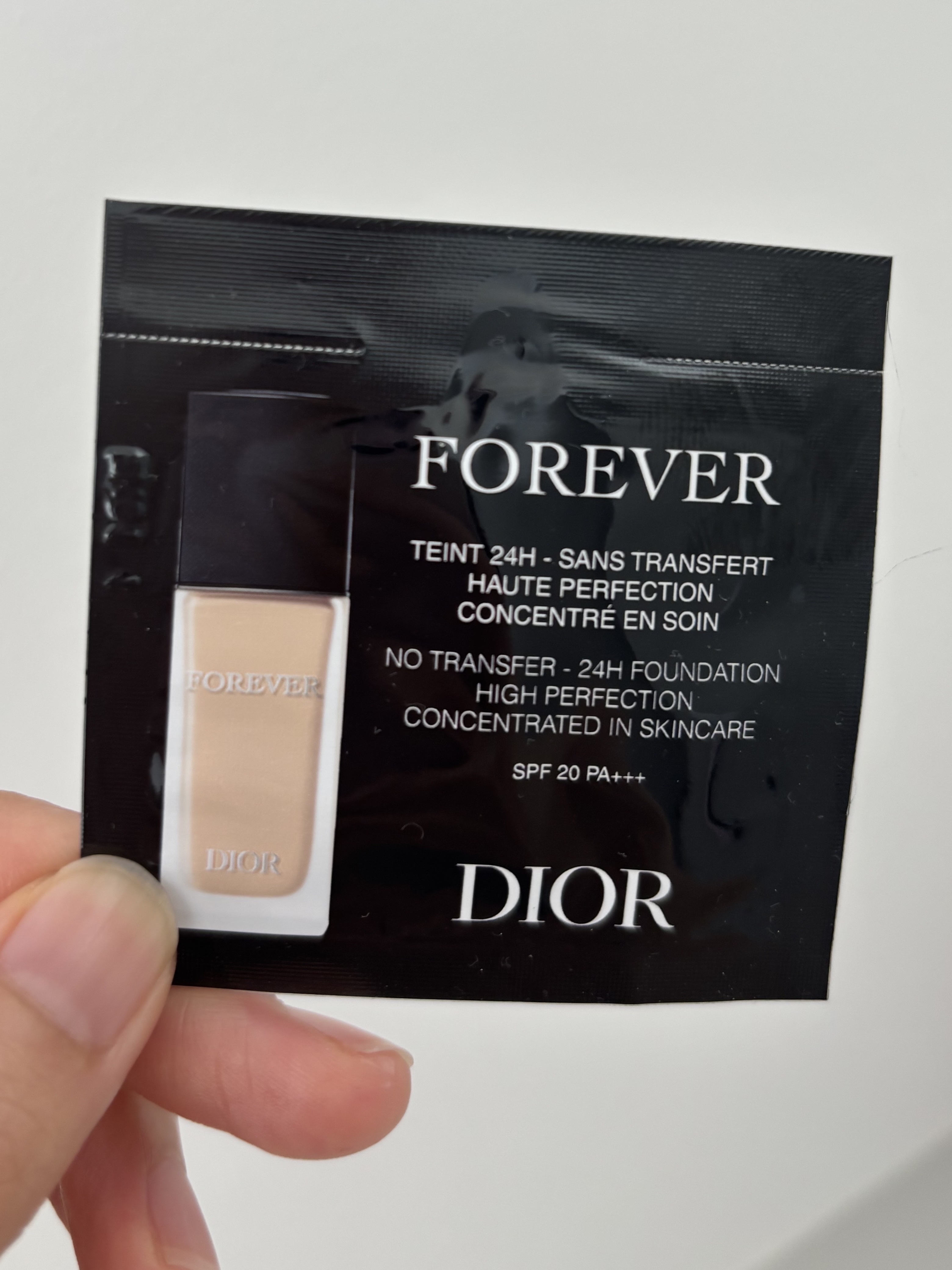 ディオールスキン フォーエヴァー フルイド グロウ 1Nニュートラル/Dior/リキッドファンデーションを使ったクチコミ（1枚目）