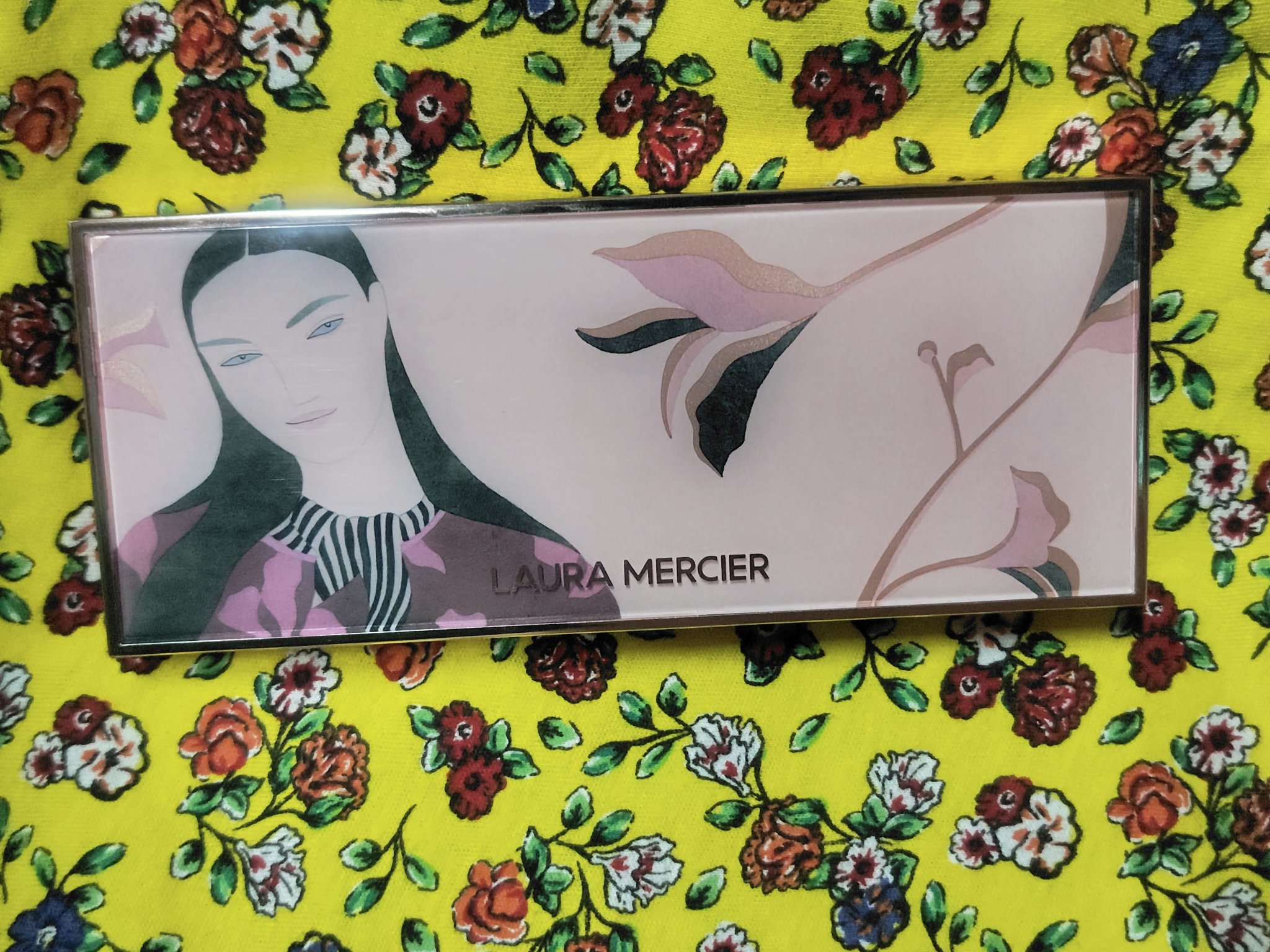 ペイント ウィズ ライト ラディアント フェイス イルミネーター トリオ/ローラ メルシエ/プレストパウダーを使ったクチコミ（1枚目）