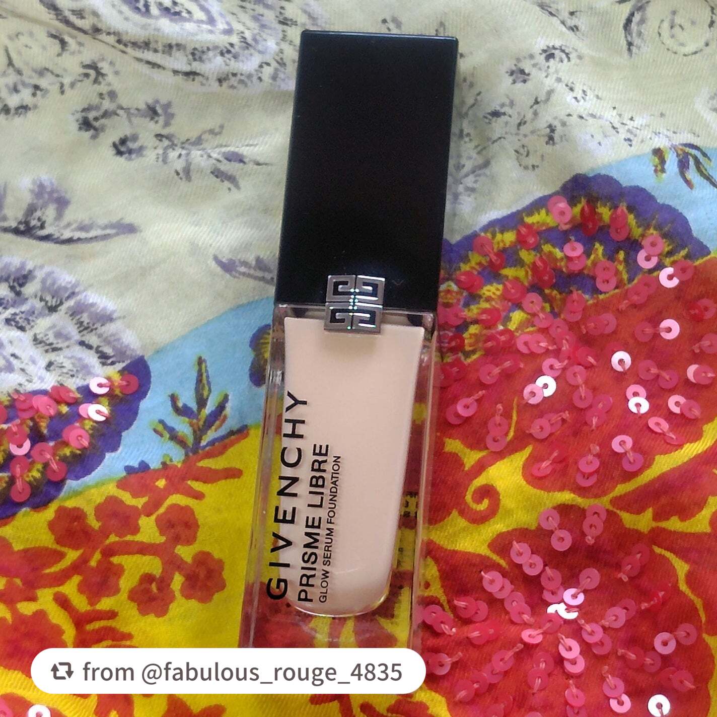 ＼１番出番の多いファンデ／

【fabulous_rouge_4835さんから引用】

“2025年春夏　１番出番の多いファンデーション🌿

GIVENCHY🌹

プリズム･リーブル･グロウ･セラム･ ファンデーション

1N

至る所