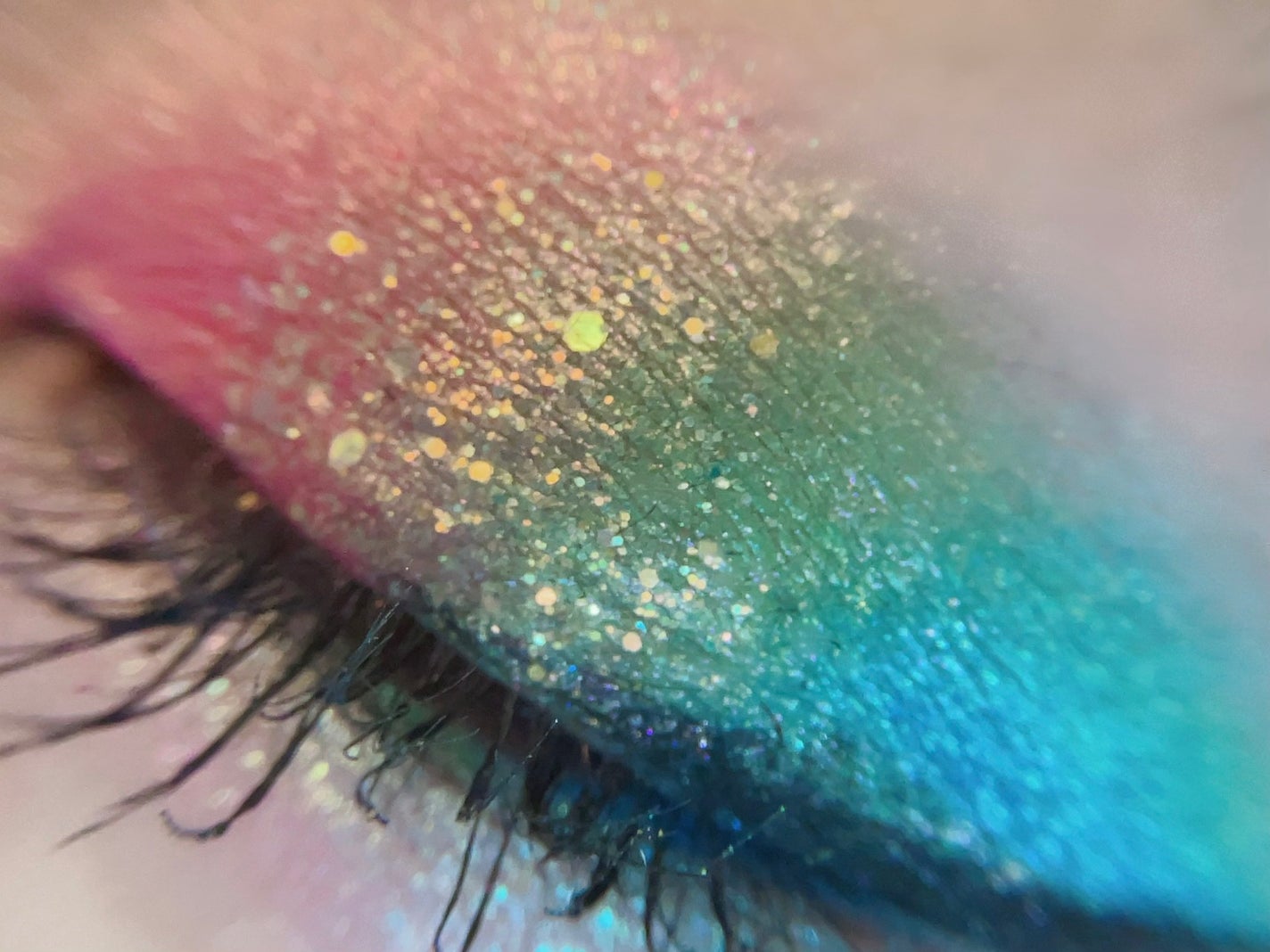 fade into hue/ColourPop/アイシャドウパレットを使ったクチコミ(2枚目)