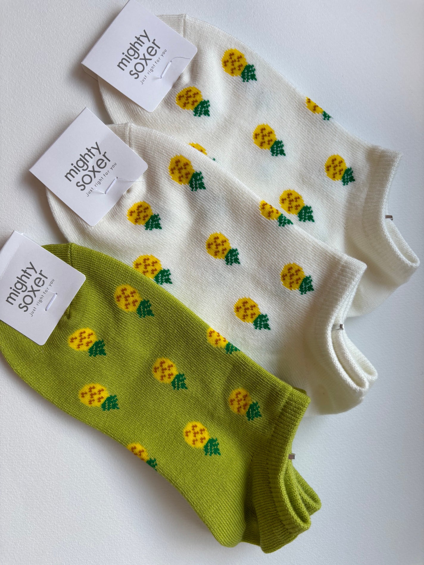 Pooh/フォロバ100◎ on LIPS 「靴下屋🧦一目惚れした靴下を購入しました🧦パイナップル柄が可愛す..」(1枚目)