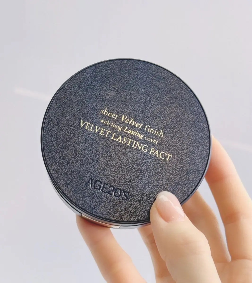 🖤AGE20'S ベルベットラスティングパクト

マーブルパクトが人気のAGE20'Sだけど
こちらもカバー力しっかりありつつ
軽くて優秀🎀

つけてる感覚はしっとり、
表面はセミマットで崩れにくいのが◎

#ベースメイク #韓国コスメ