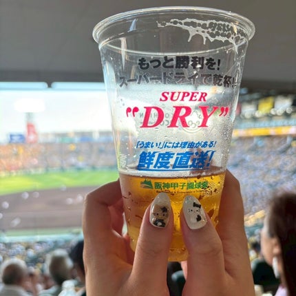 sanae.y on LIPS 「7月ネイル💅
⭐︎日焼けキティーちゃんのっけたよ⌒♡。
夏ら..」(2枚目)