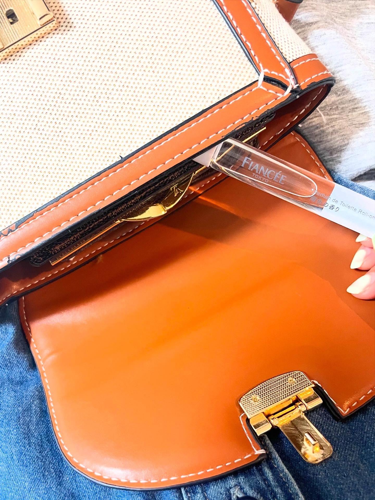 パルファンドトワレ ロールオン 雨色の香り/フィアンセ/香水を使ったクチコミ（2枚目）