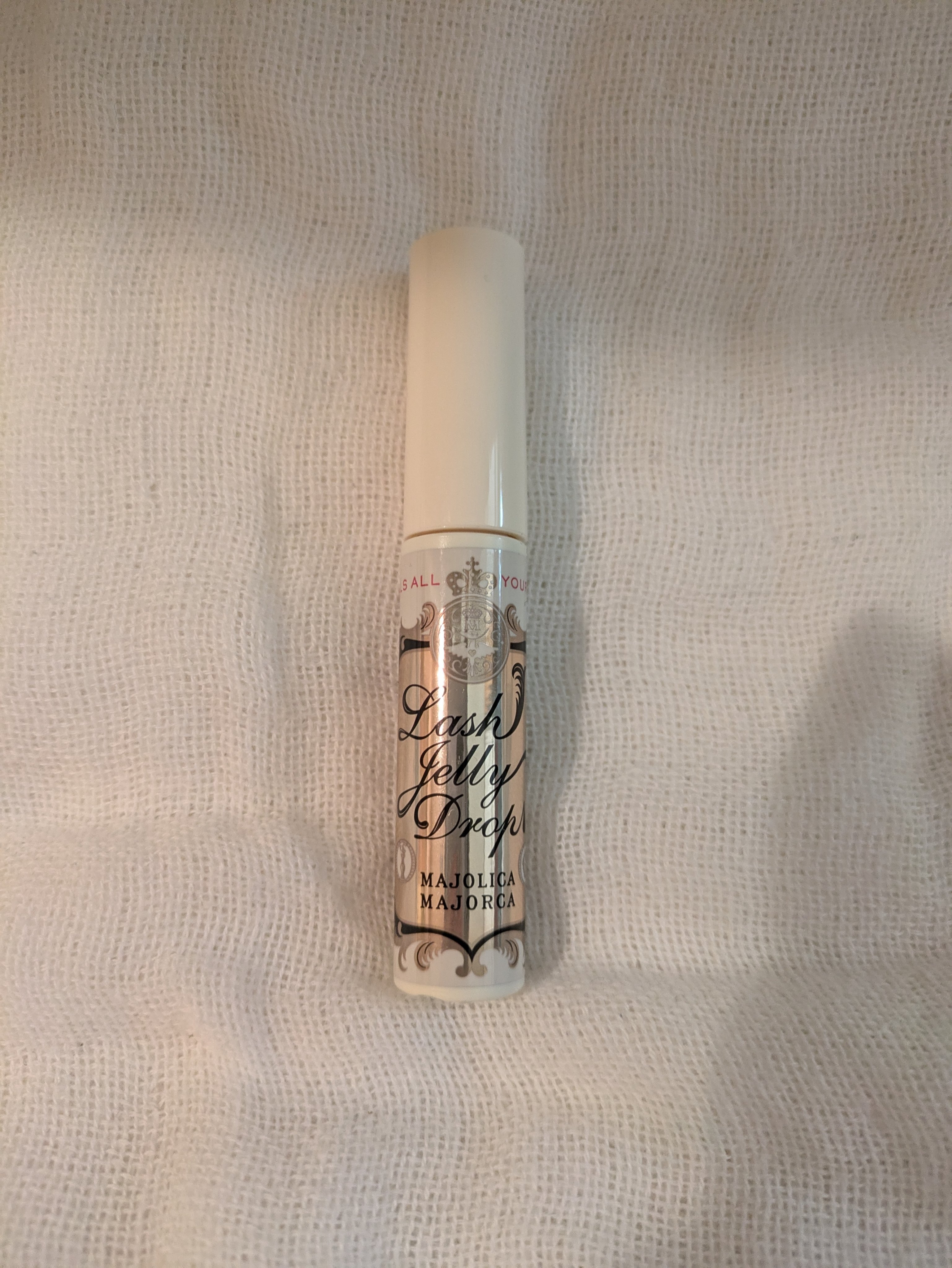 初まつげ美容液！！
MAJOLICA MAJORCAの使ってみました🙌🏻✨

1月あたりから少しずつ使い始めて、
まつ毛が少し長く太くなりました！！
でも結構長期的に見ないと結果があまりでない💦
なので他にもっと良いまつげ美容液がある