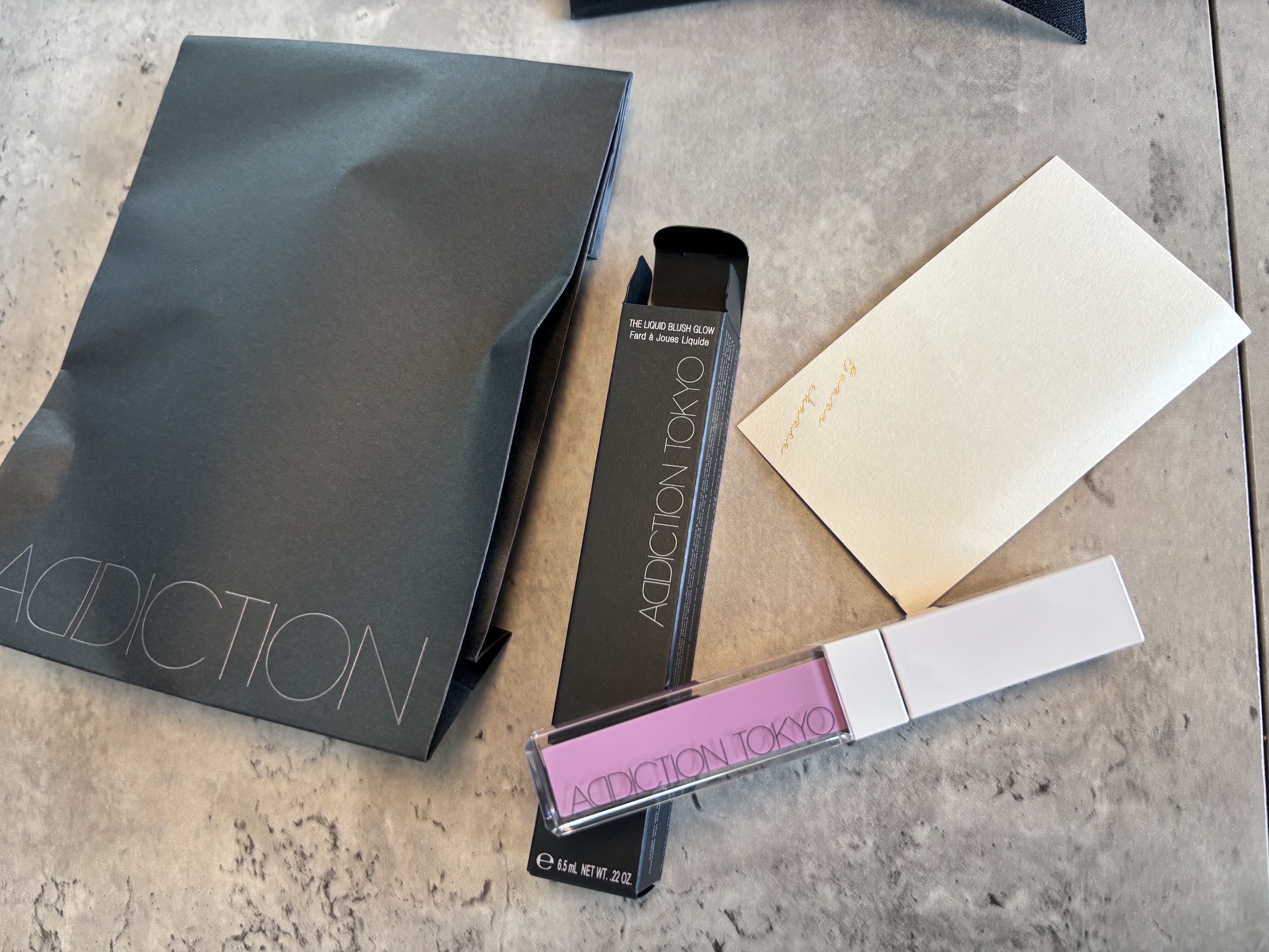 アディクション ザ リキッドブラッシュ フォギー 001 Pillow Dream/ADDICTION/リキッドチークを使ったクチコミ（2枚目）