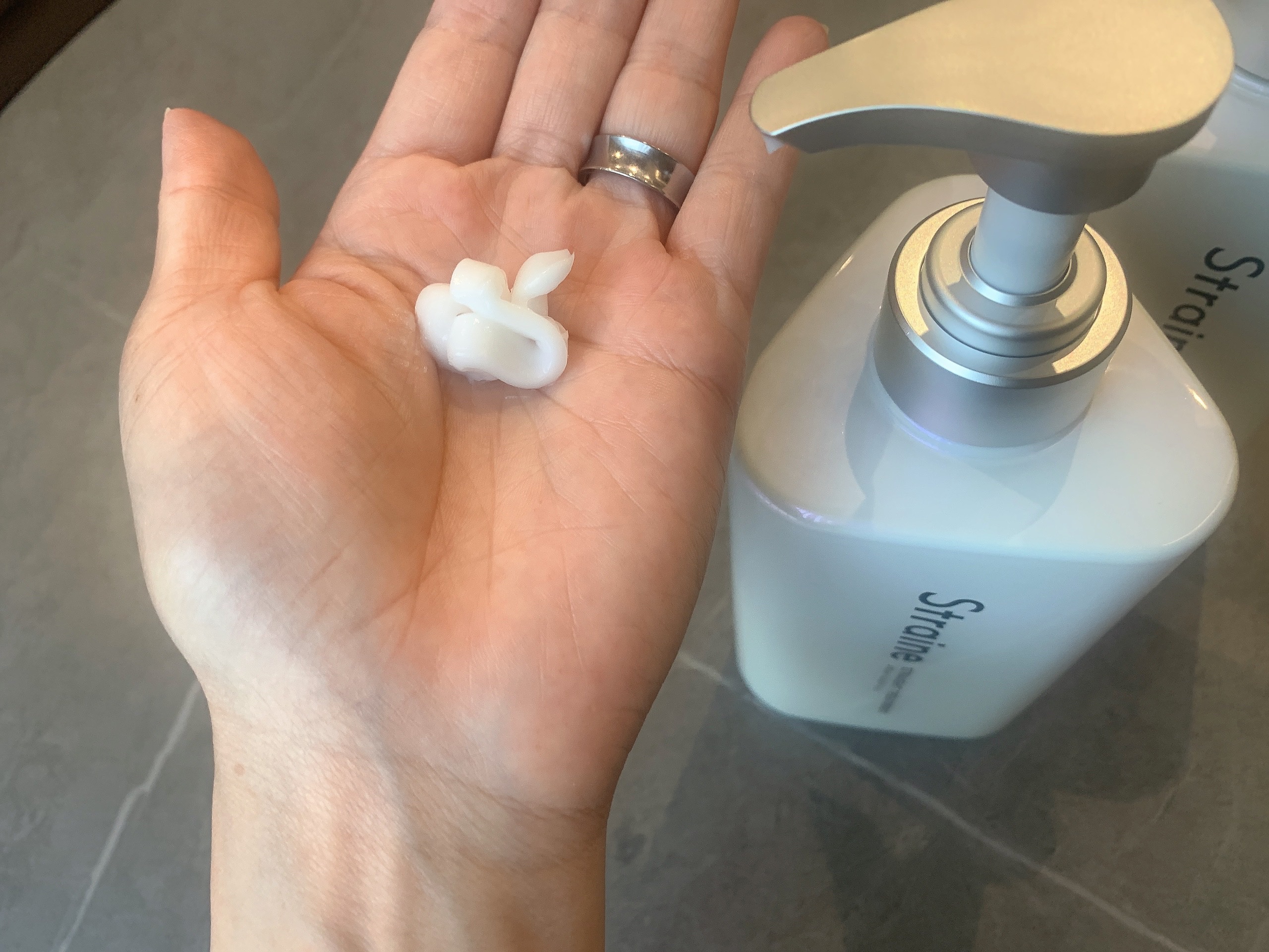 ストレートシャンプー/ストレートトリートメント ホワイトブロッサムの香り/Straine/市販シャンプーを使ったクチコミ（3枚目）