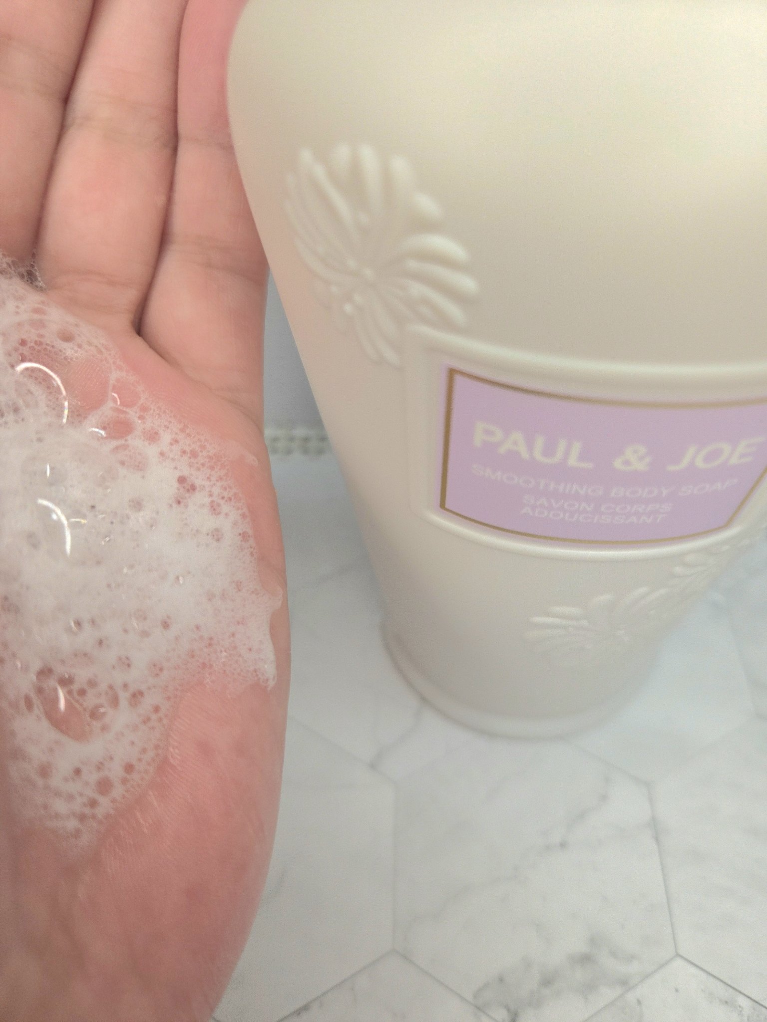 PAUL & JOE BEAUTE ポール & ジョー スムージング ボディ ソープのクチコミ「∕清らかな香り🫧バスルームいっぱい(*^^*)∕

ボディソープをチェンジして
リラックスタイ.....」（2枚目）