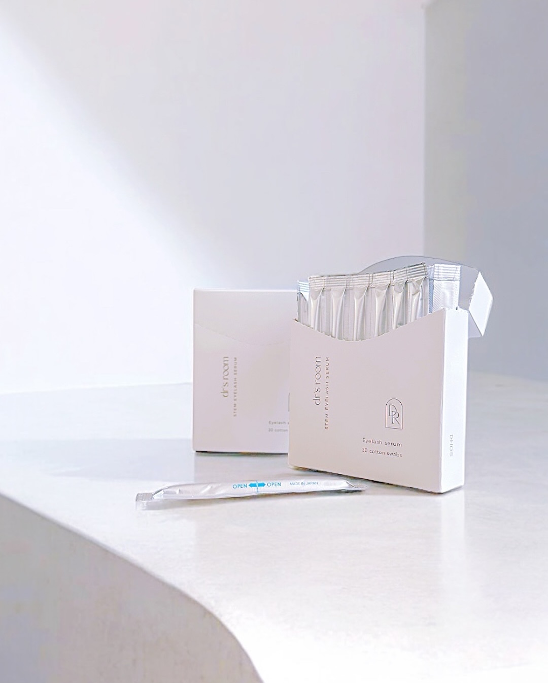 ⁡
ルフィとナミ、悟空とブルマ
あれだけ大きな口でも、
もし入れ替えてもたぶん違和感ない
⁡
でも——ルフィや悟空にまつげがあったら？
違和感しかなくなる
きっとね
⁡
まつげ、という「線」
性別すら塗り替える印象の強さ
それほどまでに目元