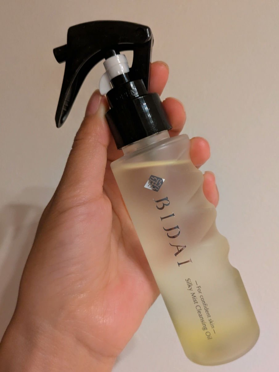 気になってたシルキーミストのクレンジングオイル♡
擦らずに吹きかけるだけでスルッとメイクが落ちて
肌ストレスゼロ❣ 
香りは柑橘系のいい匂いで気に入った🍋♡

 #ツヤ肌仕込み始めました  #ドラコスこれ買って 