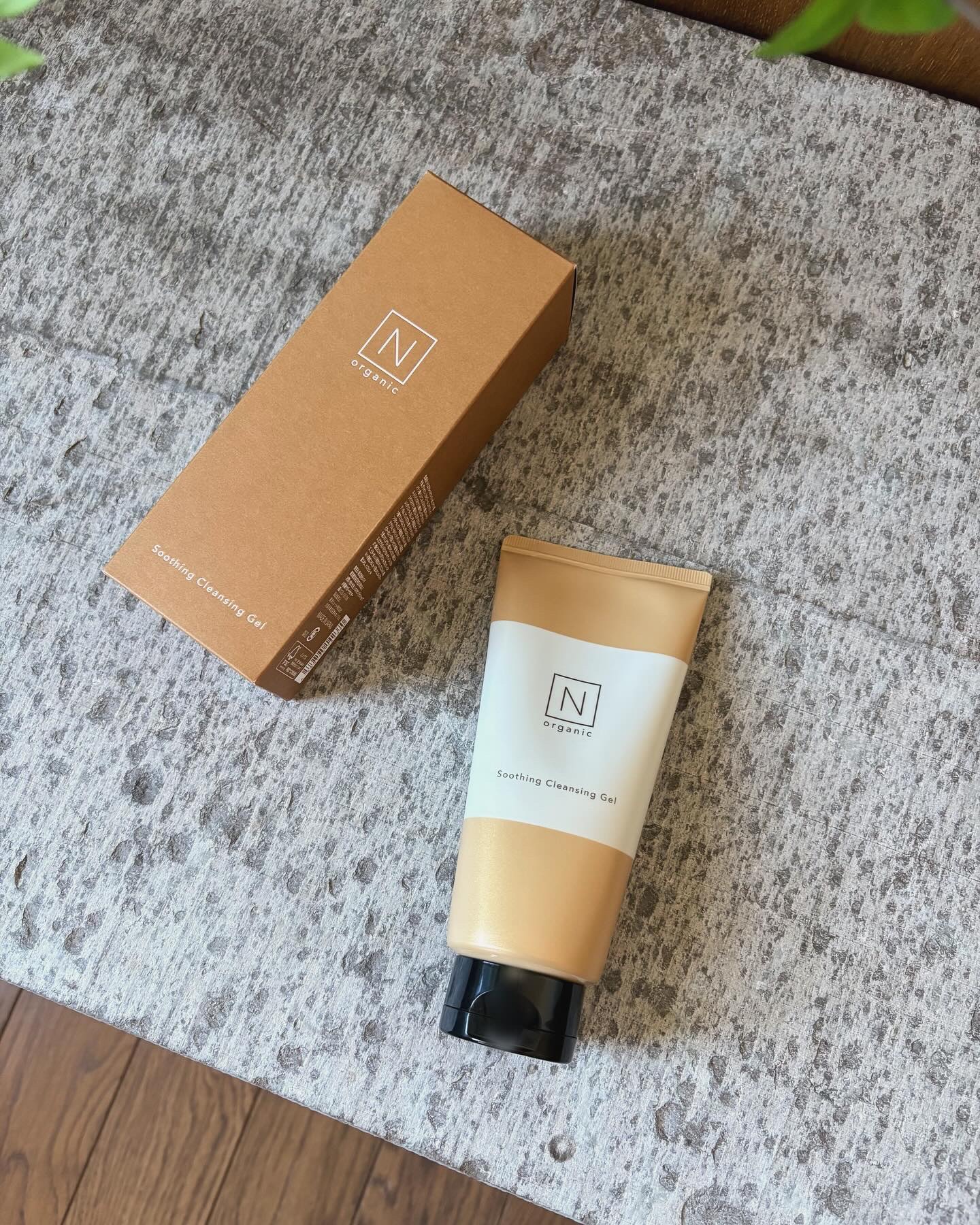 N organicさまからいただきました

汗や皮脂が気になる夏におすすめの
新感覚のクレンジングジェル✨

とろっと厚みのある、濃厚なテクスチャーのジェルなので、摩擦レスにクレンジングができるのがよかったです🍯
クルクルなじませていると