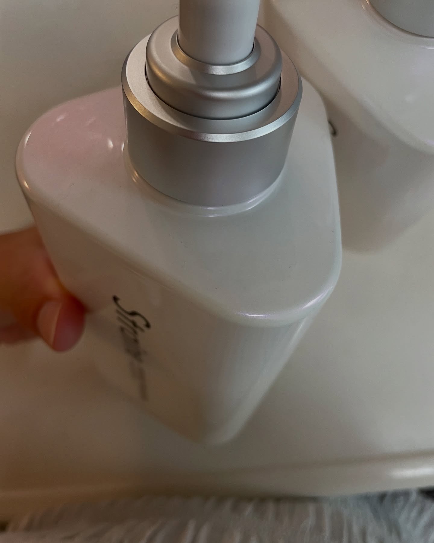 ストレートシャンプー/ストレートトリートメント ホワイトブロッサムの香り/Straine/市販シャンプーを使ったクチコミ（2枚目）