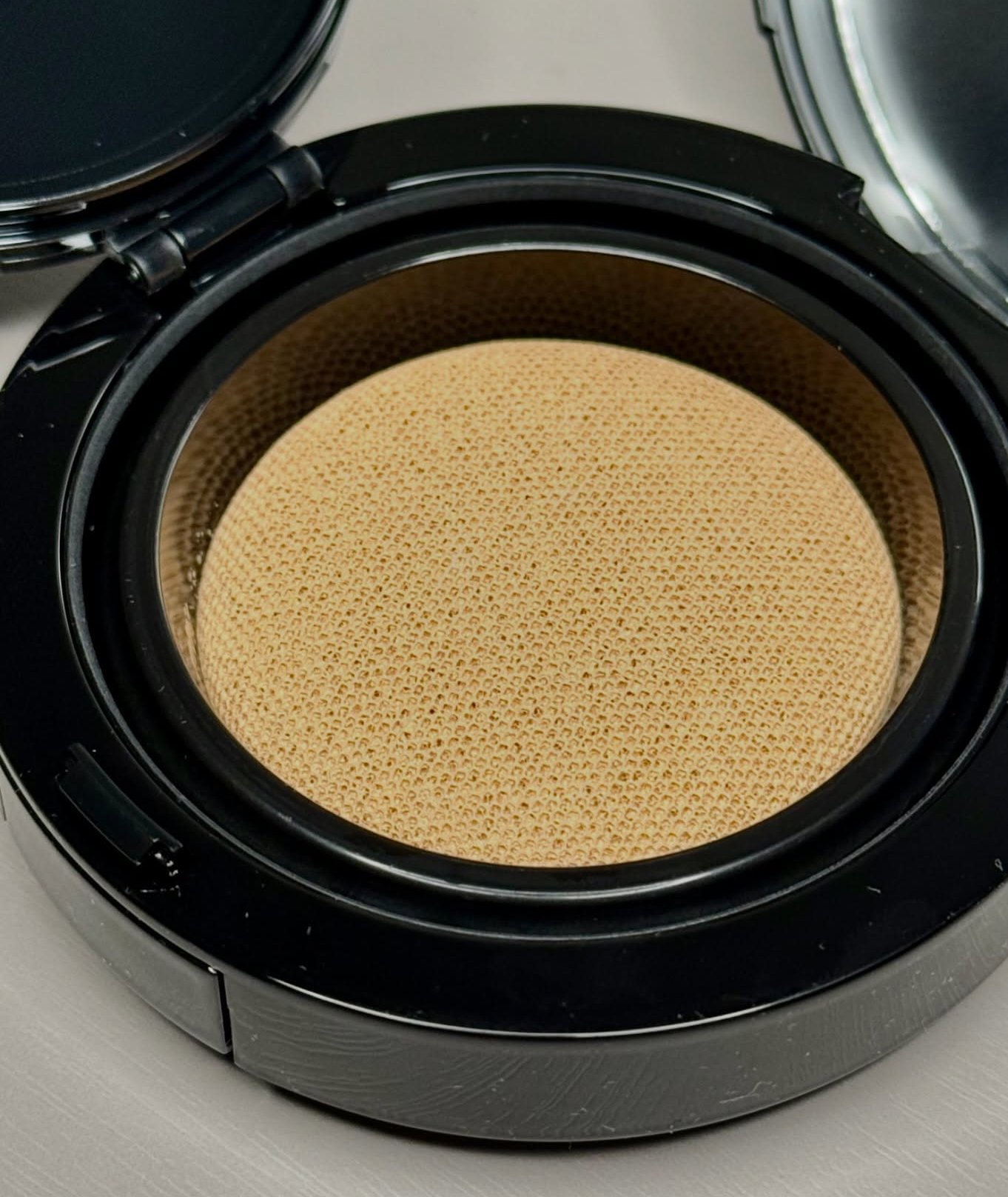 ウェイトレス スキン クッション ファンデーション SPF 40 (PA+++)/BOBBI BROWN/クッションファンデーションを使ったクチコミ（3枚目）