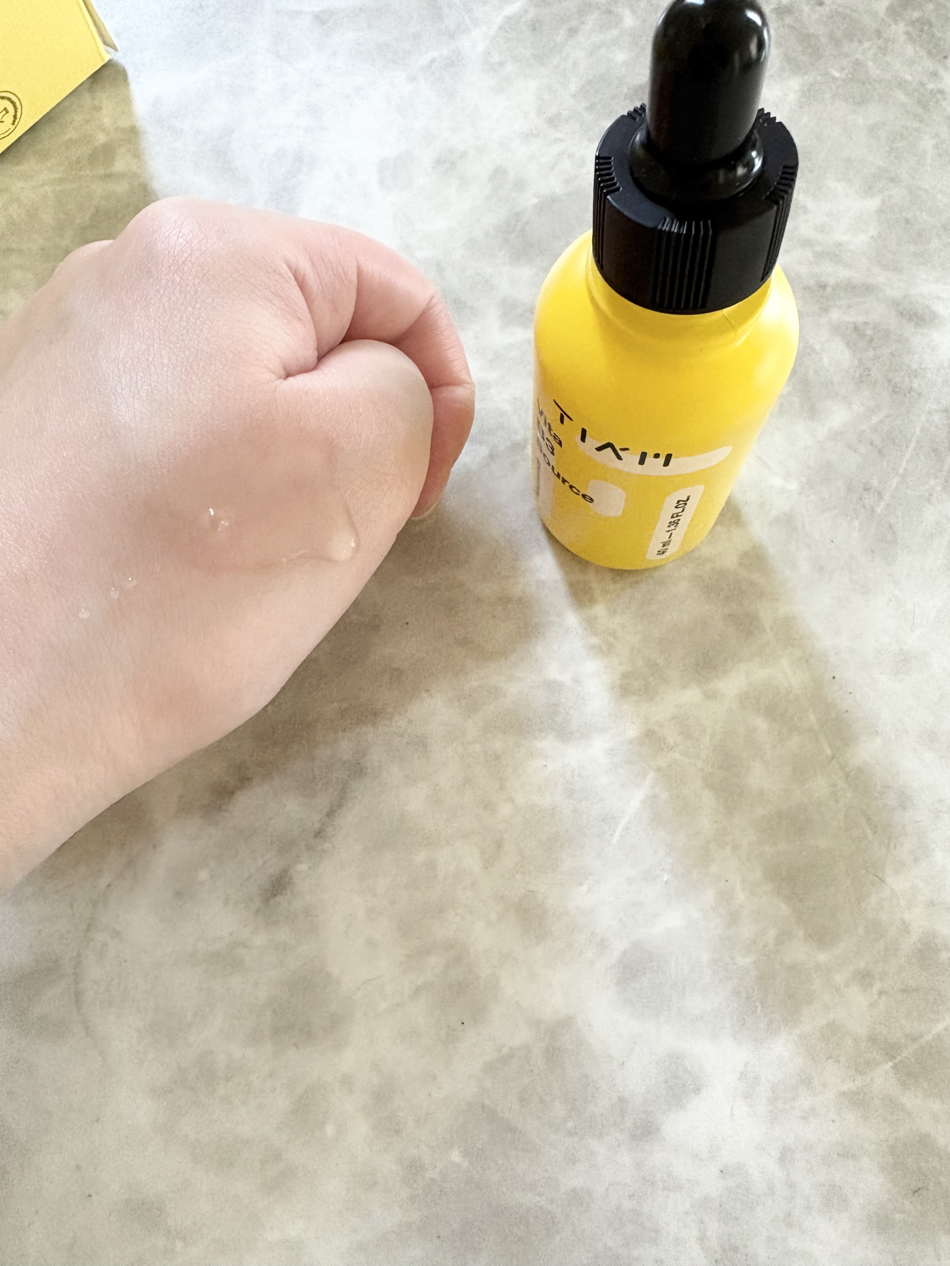 TIAM VB3ソース

肌のトーンUP、肌のツヤUP、シミケアUP
敏感肌の方でも使えます😍

少しとろみのある透明な美容液で水っぽくてのびがよく、肌なじみがよかったです