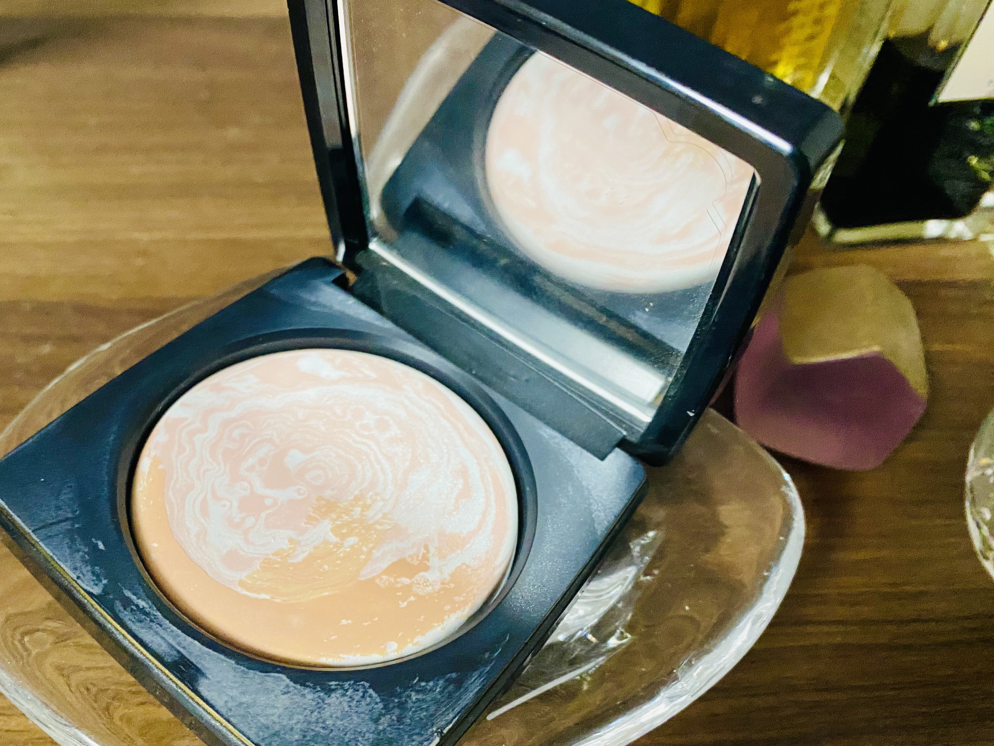 シアーフィニッシュ ブラーリング パウダー/BOBBI BROWN/プレストパウダーを使ったクチコミ（1枚目）