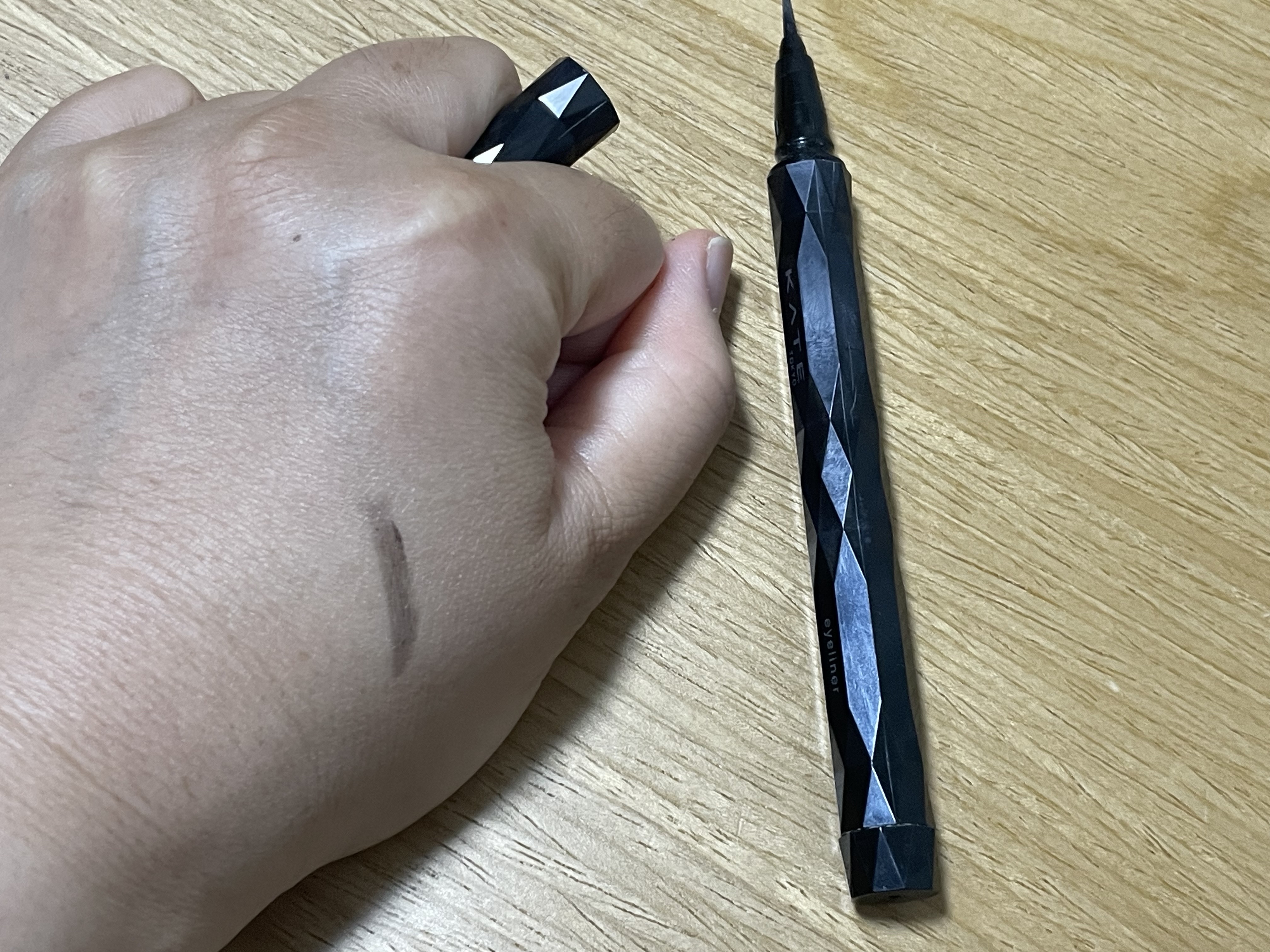 スーパーシャープライナーEX4.0 GY-1 ダークグレージュ/KATE/リキッドアイライナーを使ったクチコミ（2枚目）