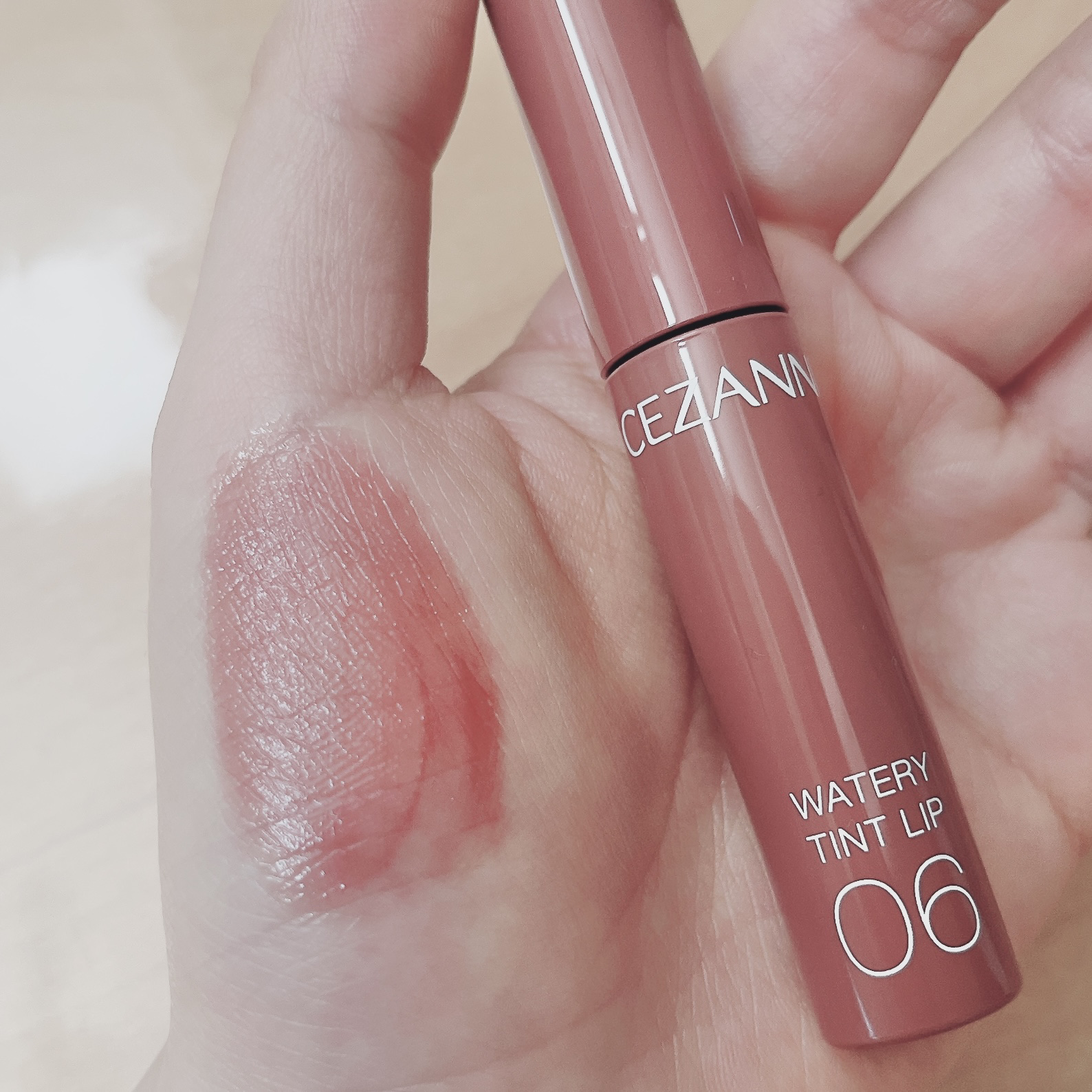 ウォータリーティントリップ 06 ピンクベージュ/CEZANNE/リップティントを使ったクチコミ（2枚目）