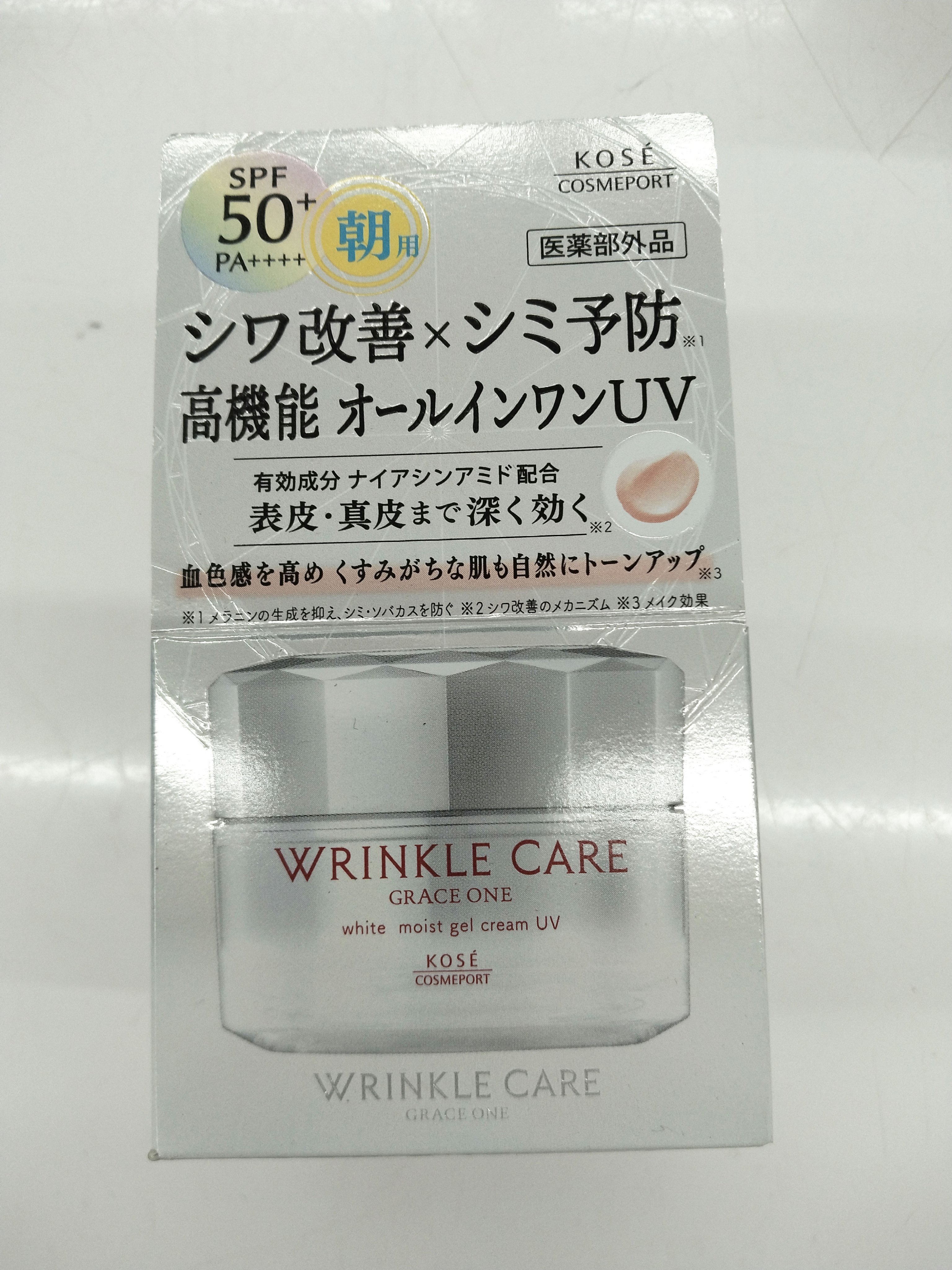 「リンクルケア グレイスワン ホワイトモイストジェルクリームUV」は、シワや乾燥をケアしながら、紫外線から肌を守ることを目的とした保湿クリームです。この製品は、肌に潤いを与え、エイジングケアをサポートする成分が含まれており、特に肌のハリや透