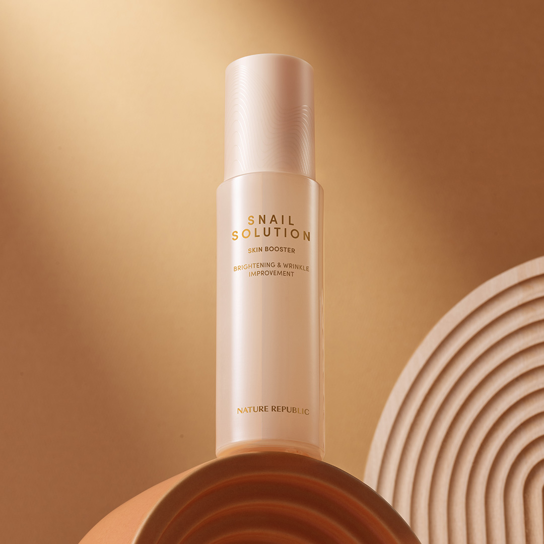 ネイリパロングセラー商品✨
スネイルソリューションスキンブースターって？？

【カタツムリの効果】
お肌にたっぷりの水分を与え、潤いを長時間キープしてくれる効果が
あります。

また、肌を整え、乾燥による外的刺激から肌を保護してくれるので、