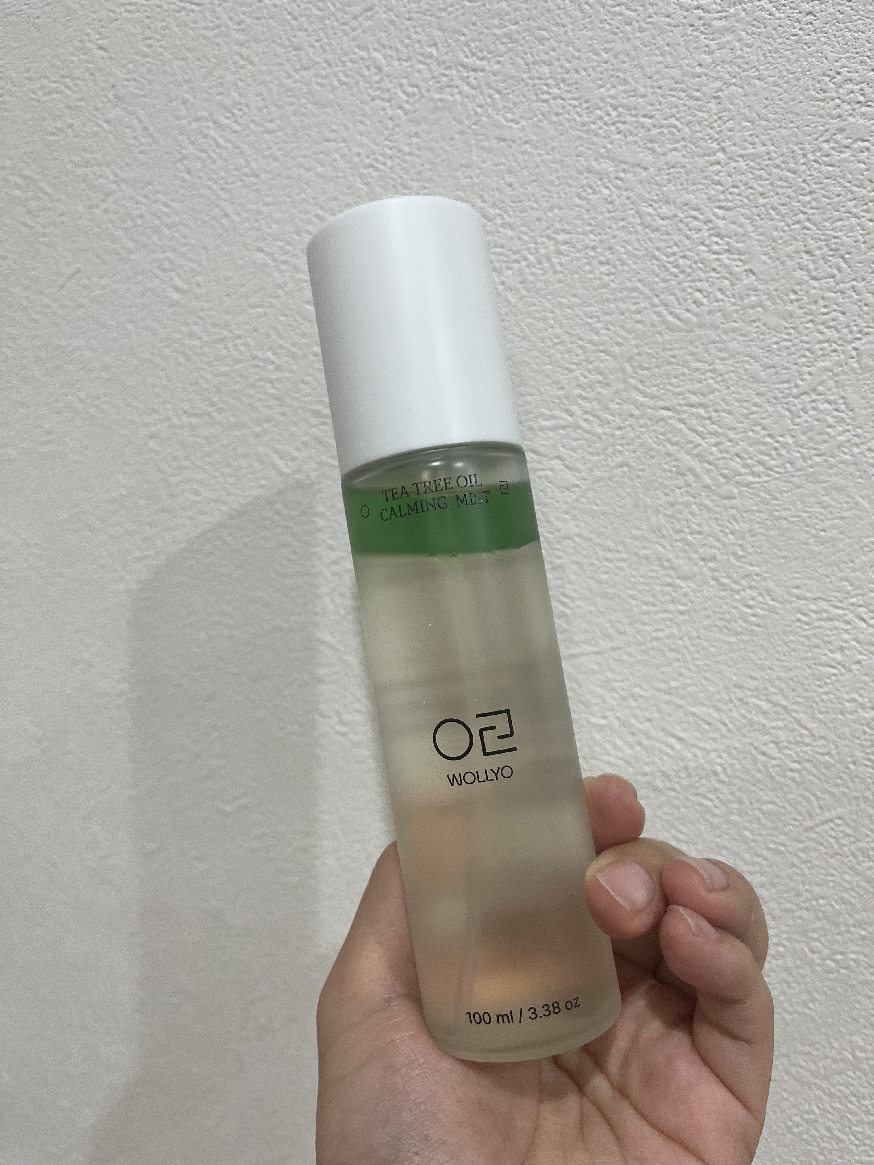 ティーツリーオイルカーミングミスト　

Qoo10のサンプルマーケットでサンプルいただけたのであ紹介します！！

水溶性：油溶性のバランス9:1 のバランスで、
肌荒れケアはもちろん、乾燥肌をケア！！
ティーツリーのヒノキぽい香りで夏にぴっ