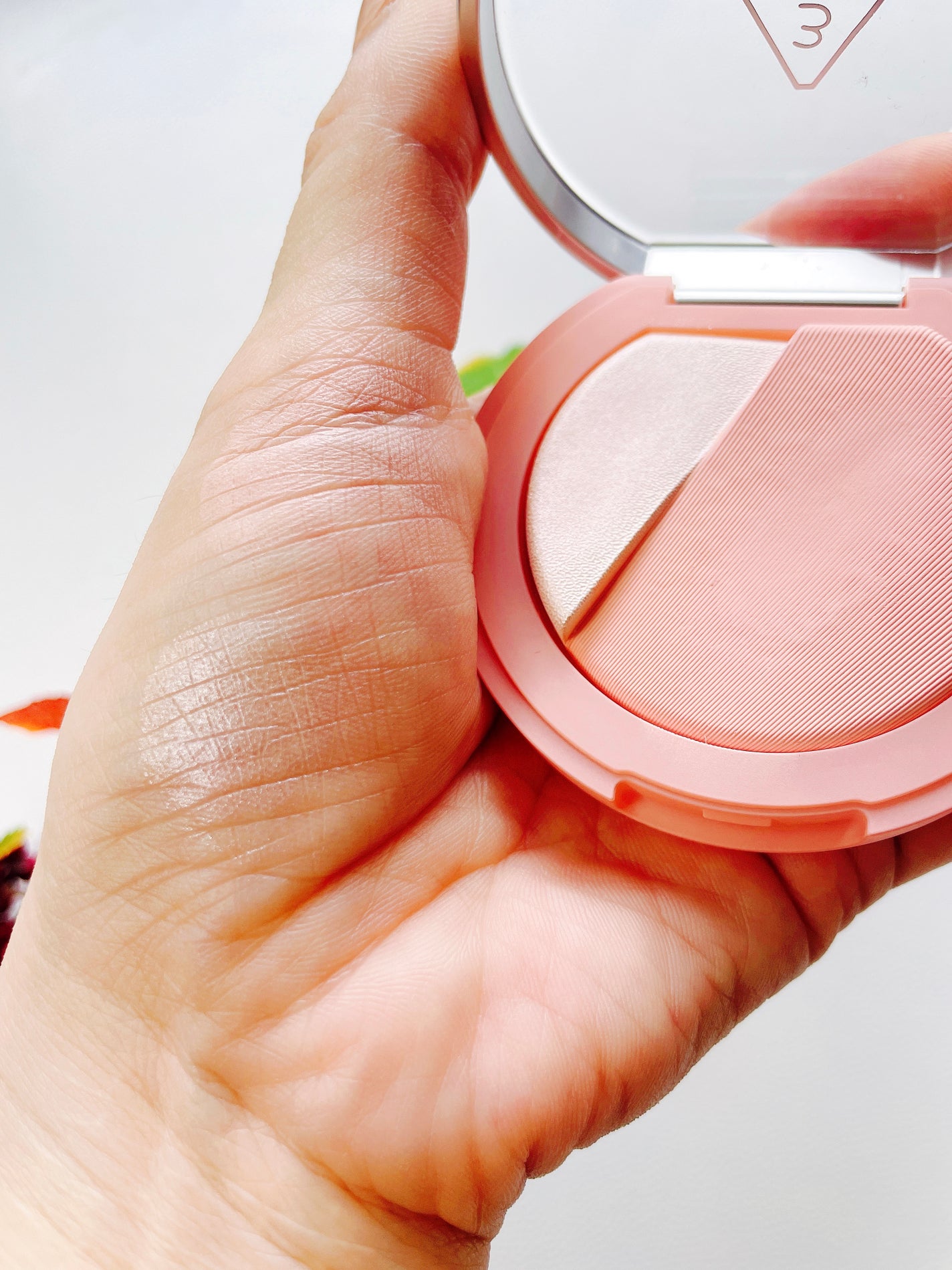 3CE ブラッシュライター/3CE/パウダーチークを使ったクチコミ(2枚目)