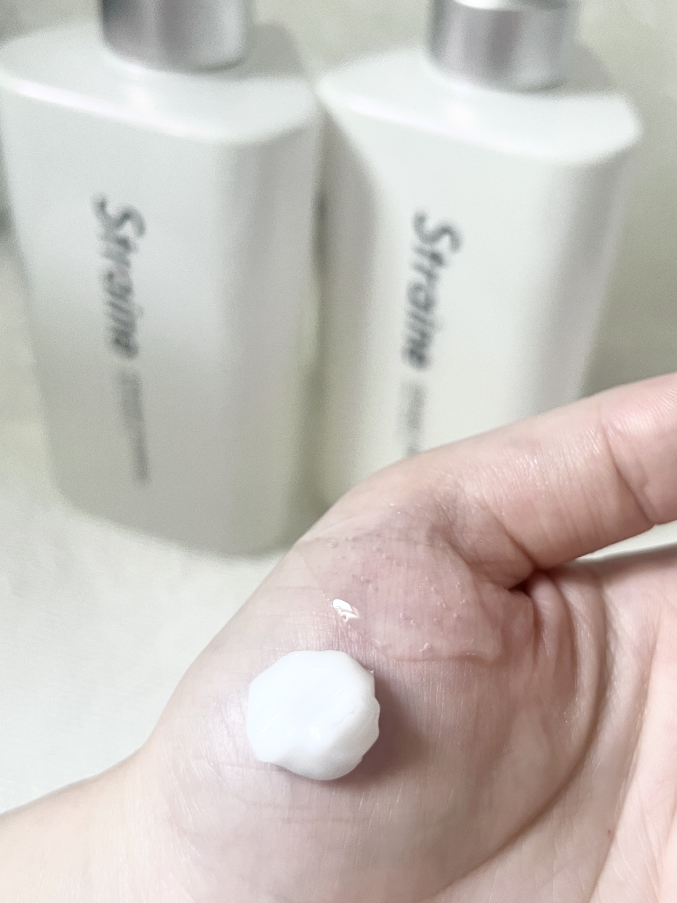 ストレートシャンプー/ストレートトリートメント ホワイトブロッサムの香り/Straine/市販シャンプーを使ったクチコミ（2枚目）