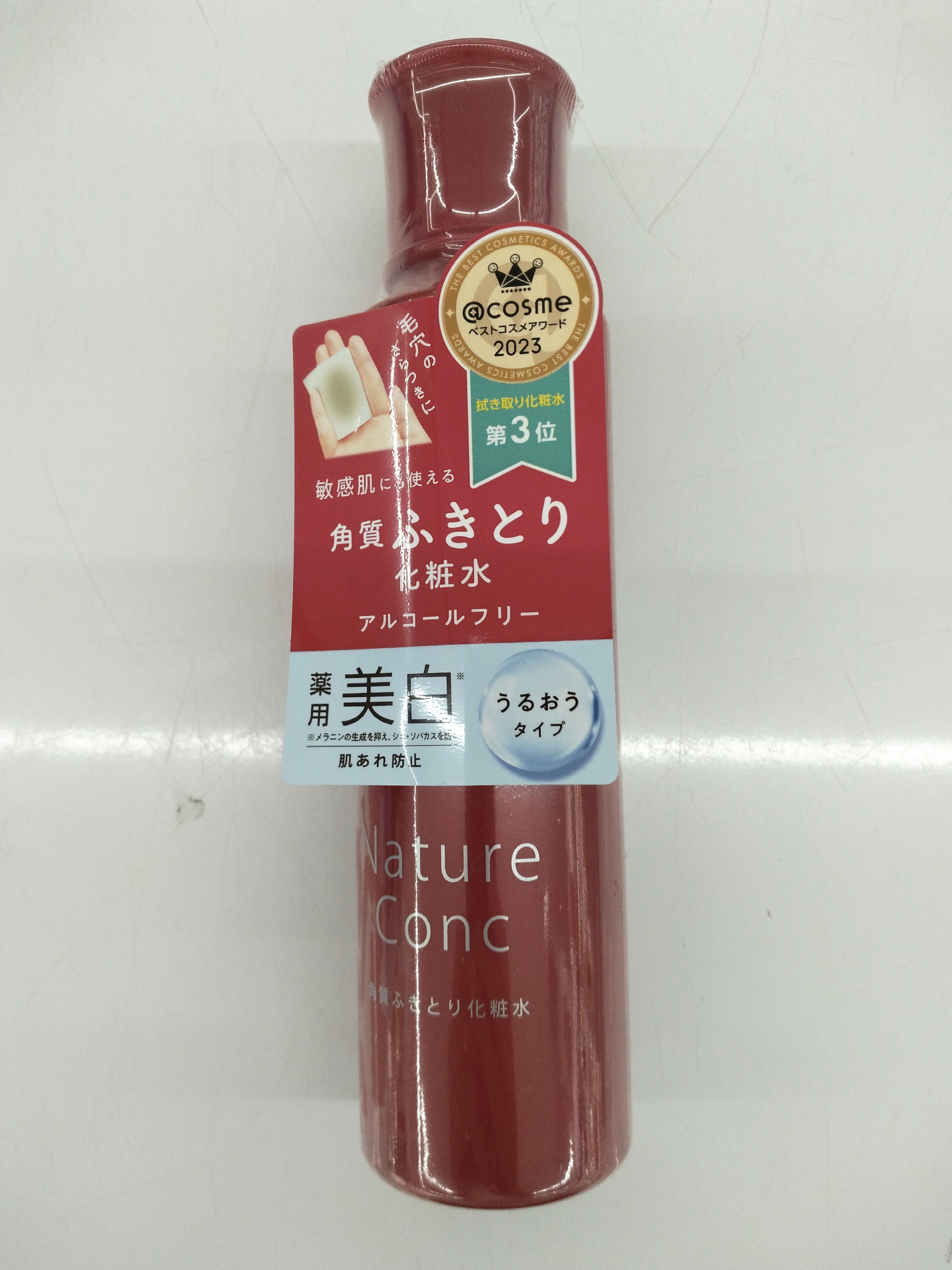「ネイチャーコンク 薬用クリアローション」は、薬用の化粧水として、肌のトラブルケアを目的とした製品です。このローションには、特にニキビや肌荒れ、過剰な皮脂分泌を抑える効果が期待される成分が含まれています。

### 主な特徴

1. **薬