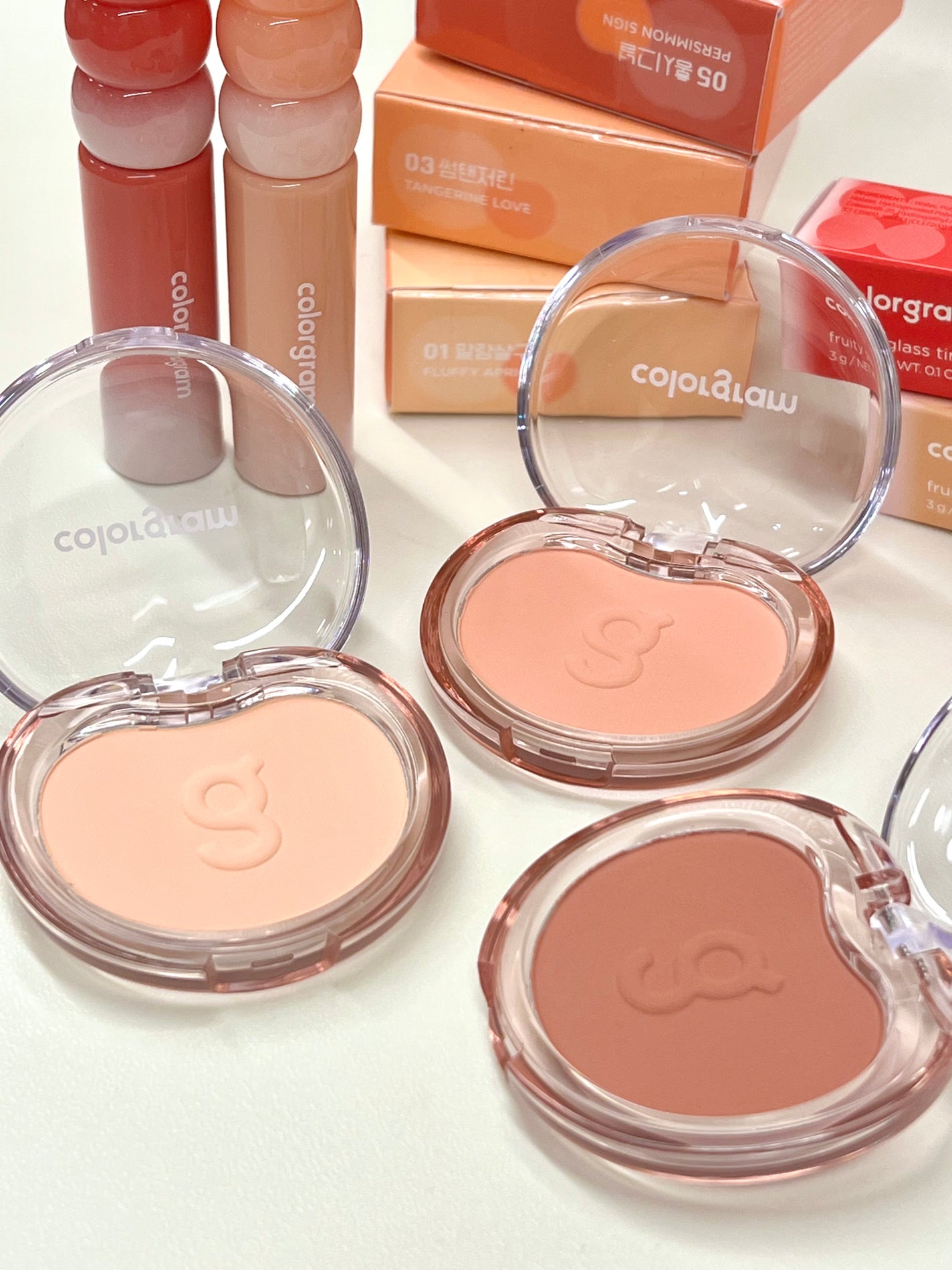 유주연 ユ・ジュヨン on LIPS 「カラーグラムの新作「カウンティオレンジ」まずはチークをお迎えし..」(1枚目)