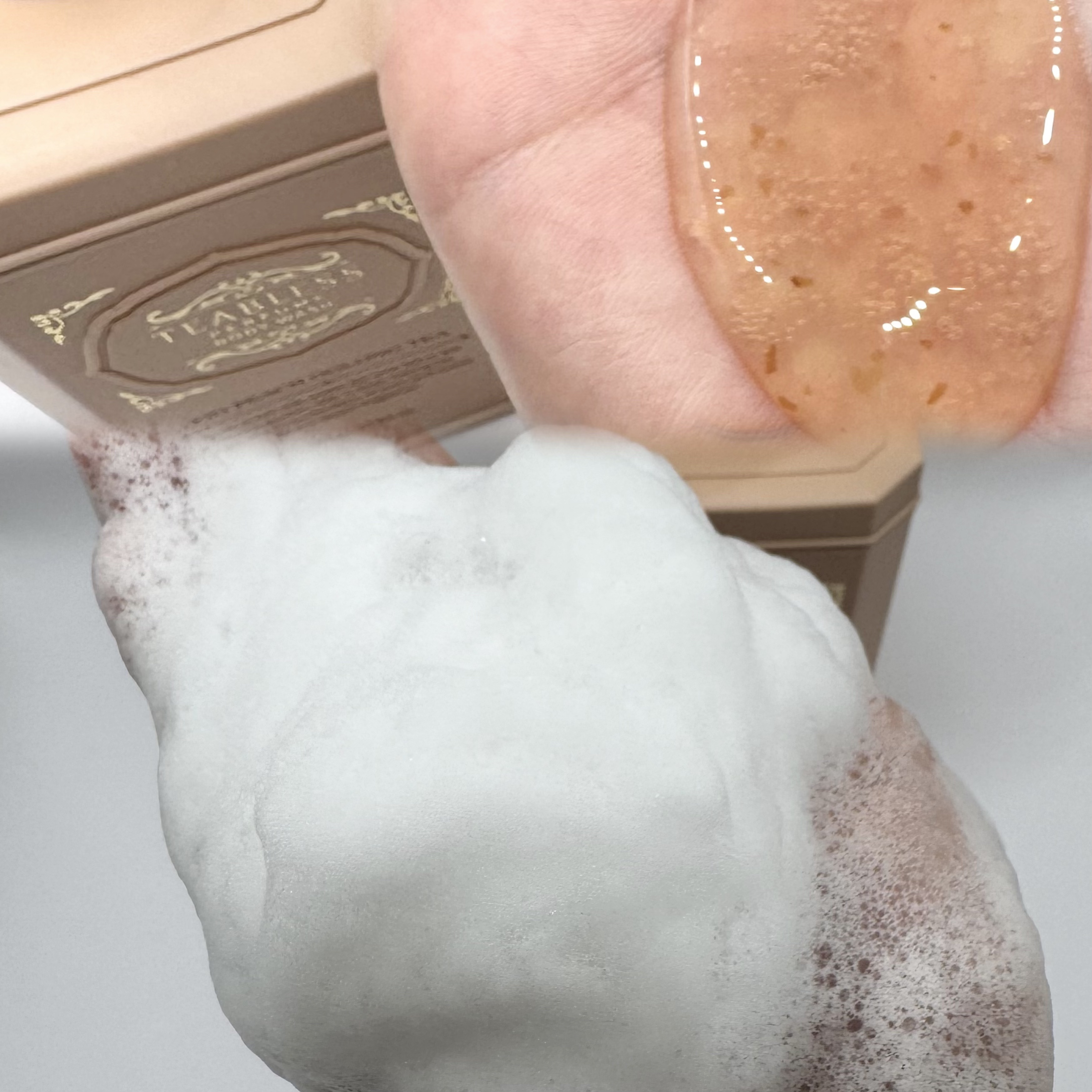 パフュームボディウォッシュ フィグピーチウーロンティー/TEABLESS/ボディソープを使ったクチコミ（3枚目）