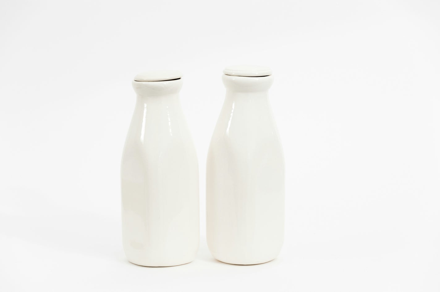 アーモンドミルクとオーツミルクの違いって?豆乳との違いや味・カロリー・脂質の比較ものサムネイル
