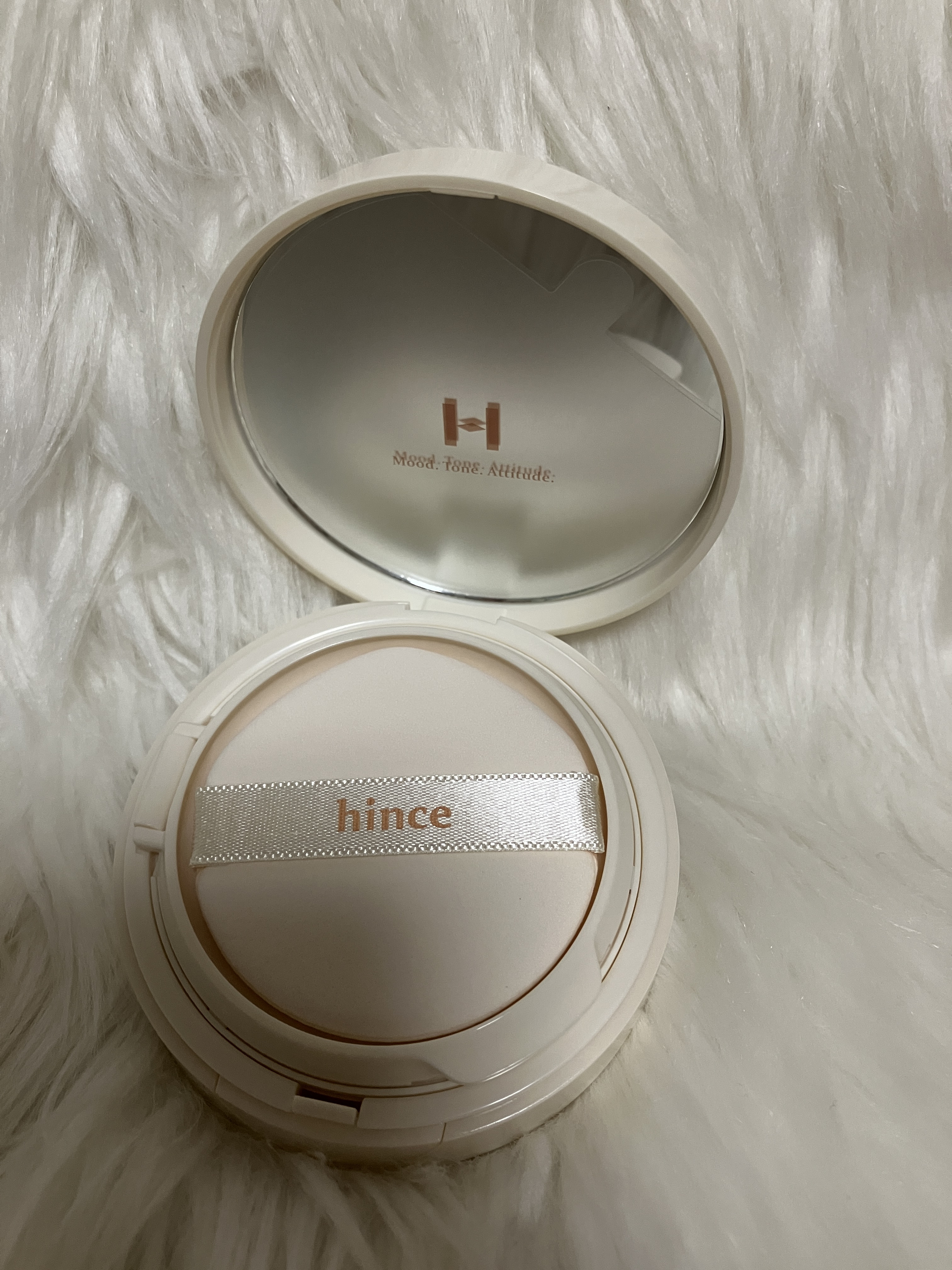 hince セカンドスキングロウクッションのクチコミ「21 アイボリー

みずみずしい付け心地の艶系クッション✨

程よいカバー力で、どちらかと言う.....」（2枚目）