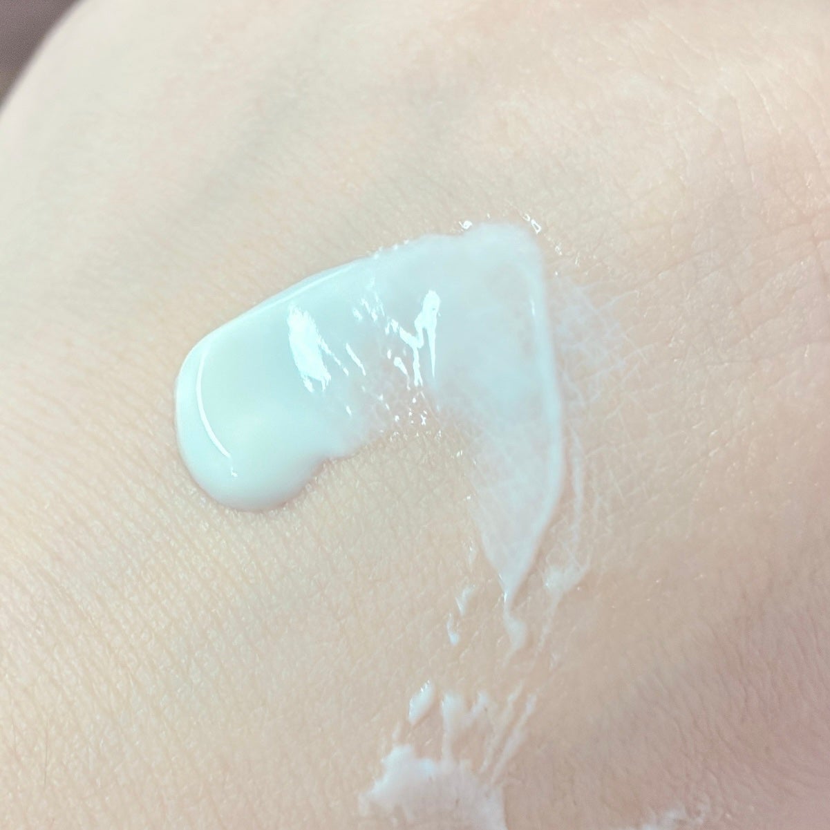 極潤 UVホワイトゲル/肌ラボ/オールインワン化粧品を使ったクチコミ(3枚目)