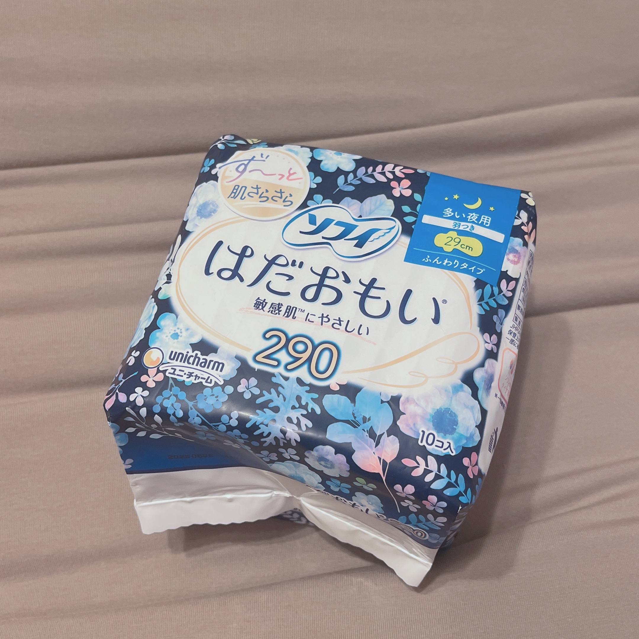 ユニ・チャーム はだおもい 290 多い夜用 ふんわりタイプ 羽つき 29cm 16枚入のクチコミ「ユニ・チャーム
はだおもい 290 多い夜用 ふんわりタイプ 羽つき 29cm



なんだか.....」（1枚目）
