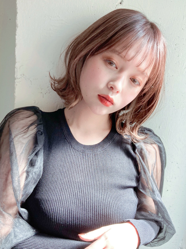 ボブのナチュラルテイストの女性