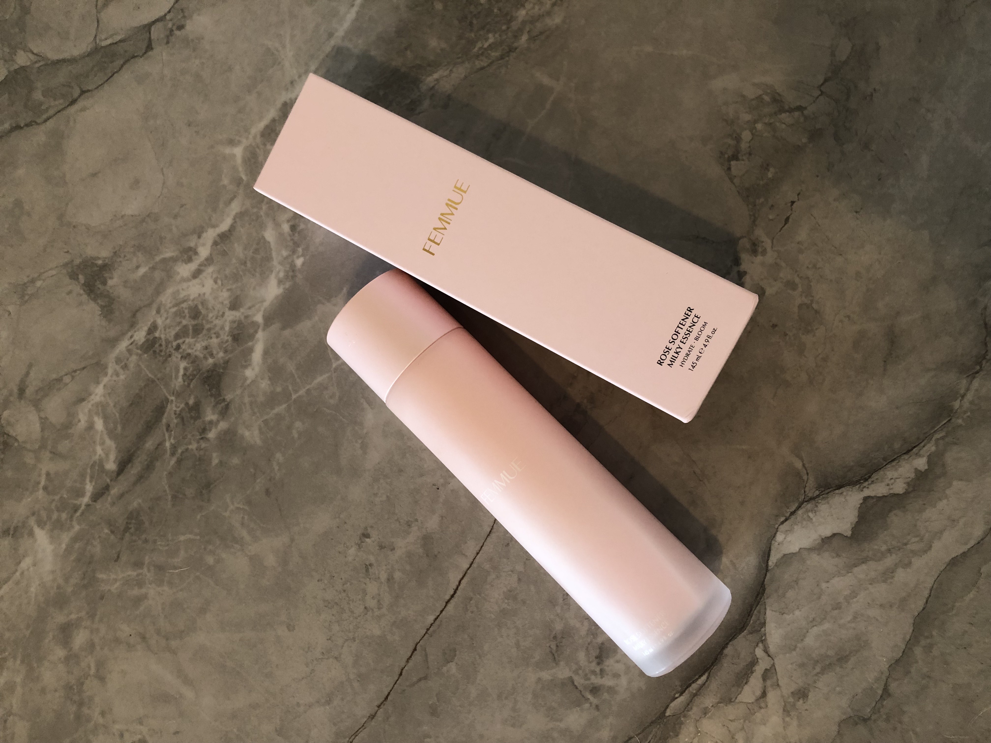 ローズ ミルキーエッセンス/FEMMUE/化粧水を使ったクチコミ（1枚目）