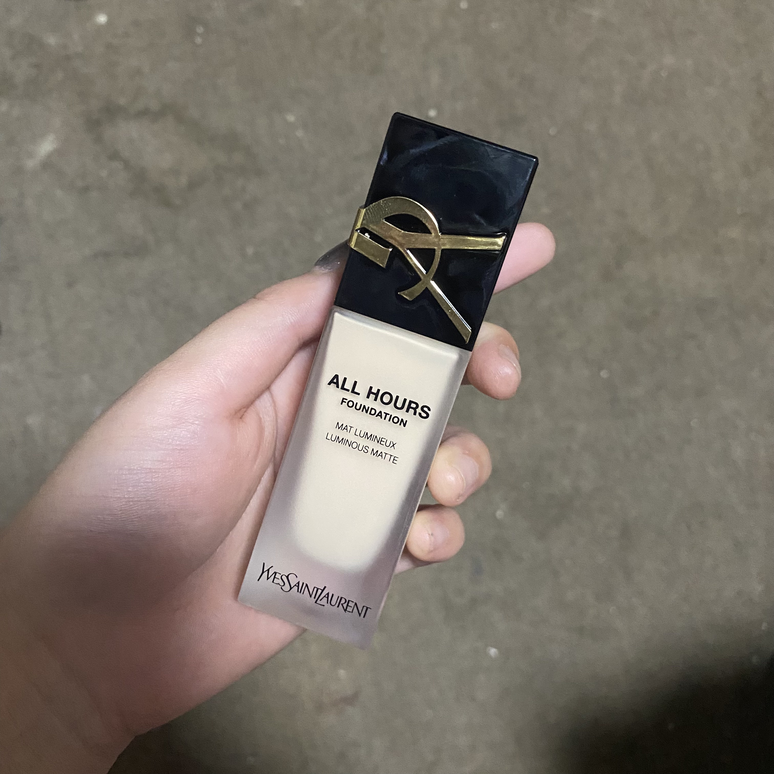 新品同様 イヴサンローラン オールアワーズリキッド LC2 オールアワーズ リキッド LC2 ⁄ YVES SAINT LAURENT BEAUTE(イヴサン