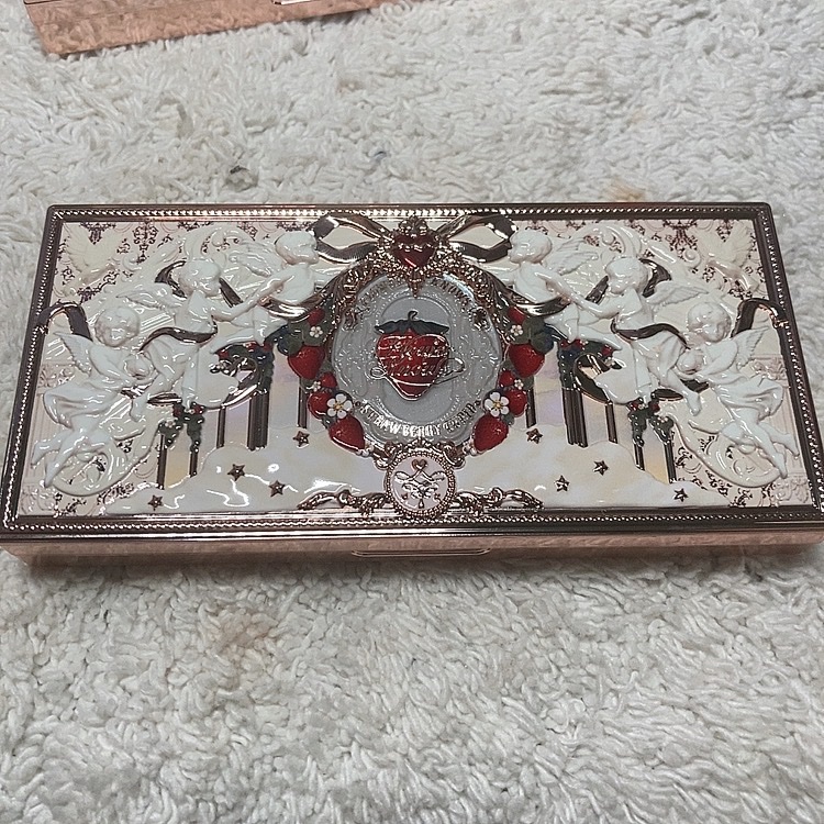 ストロベリーキューピッドコレクション メイクアップパレット/FlowerKnows/アイシャドウパレットを使ったクチコミ（1枚目）