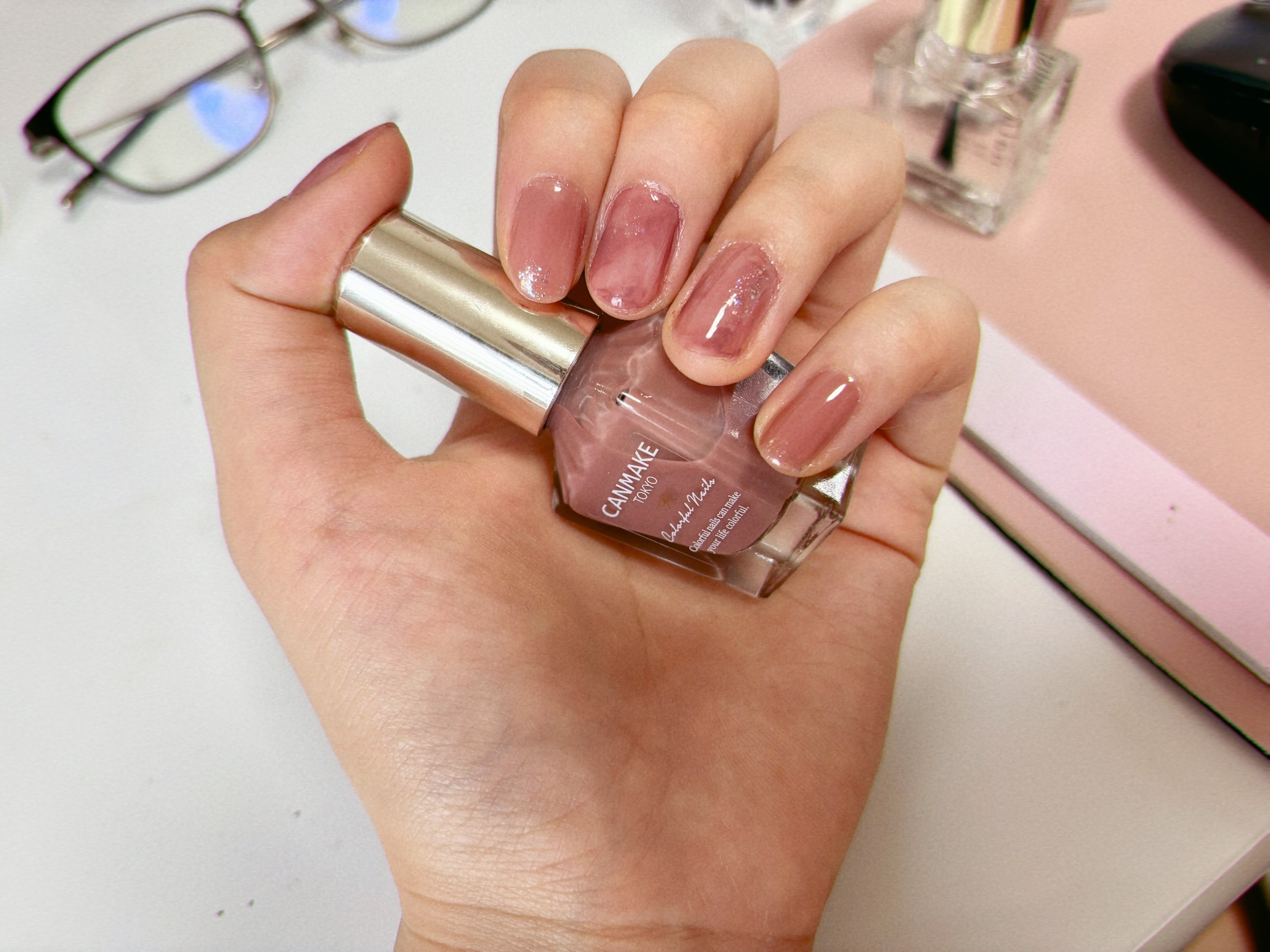 
使用したもの
┈┈┈┈┈┈┈┈┈┈┈┈┈┈┈┈┈┈┈┈
・色もの
キャンメイク カラフルネイルズ
N29ミルクシロップ
N43ラズベリーガナッシュ
N70ローズミルクティー
ネイルホリック
ネイルホリック Top coat SP042 ラ