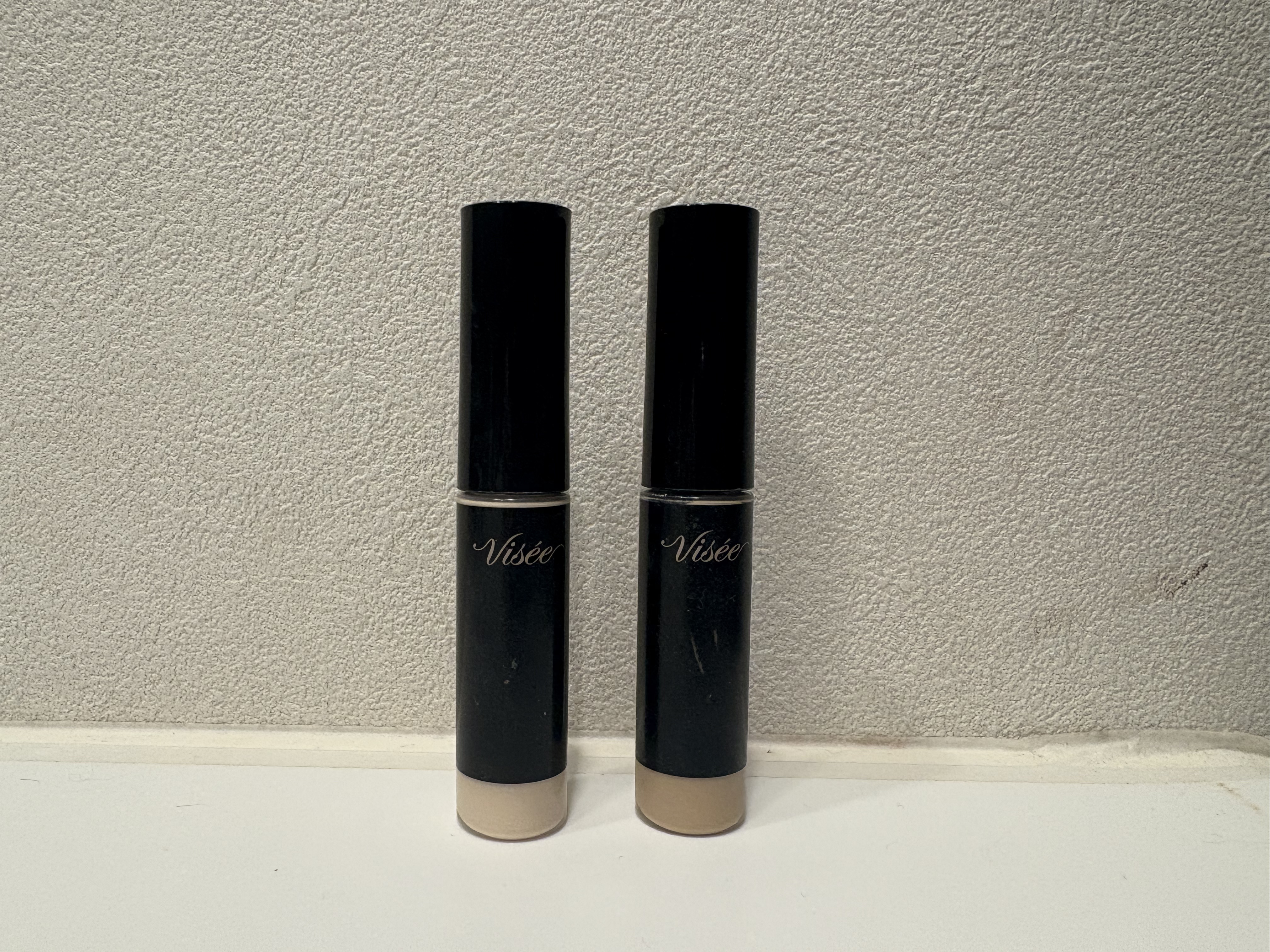 Visée エクストラ スキニー コンシーラーのクチコミ「ヴィセのエクストラ スキニー コンシーラー
00と01

01は標準色のベージュ
黄みがかって.....」（1枚目）