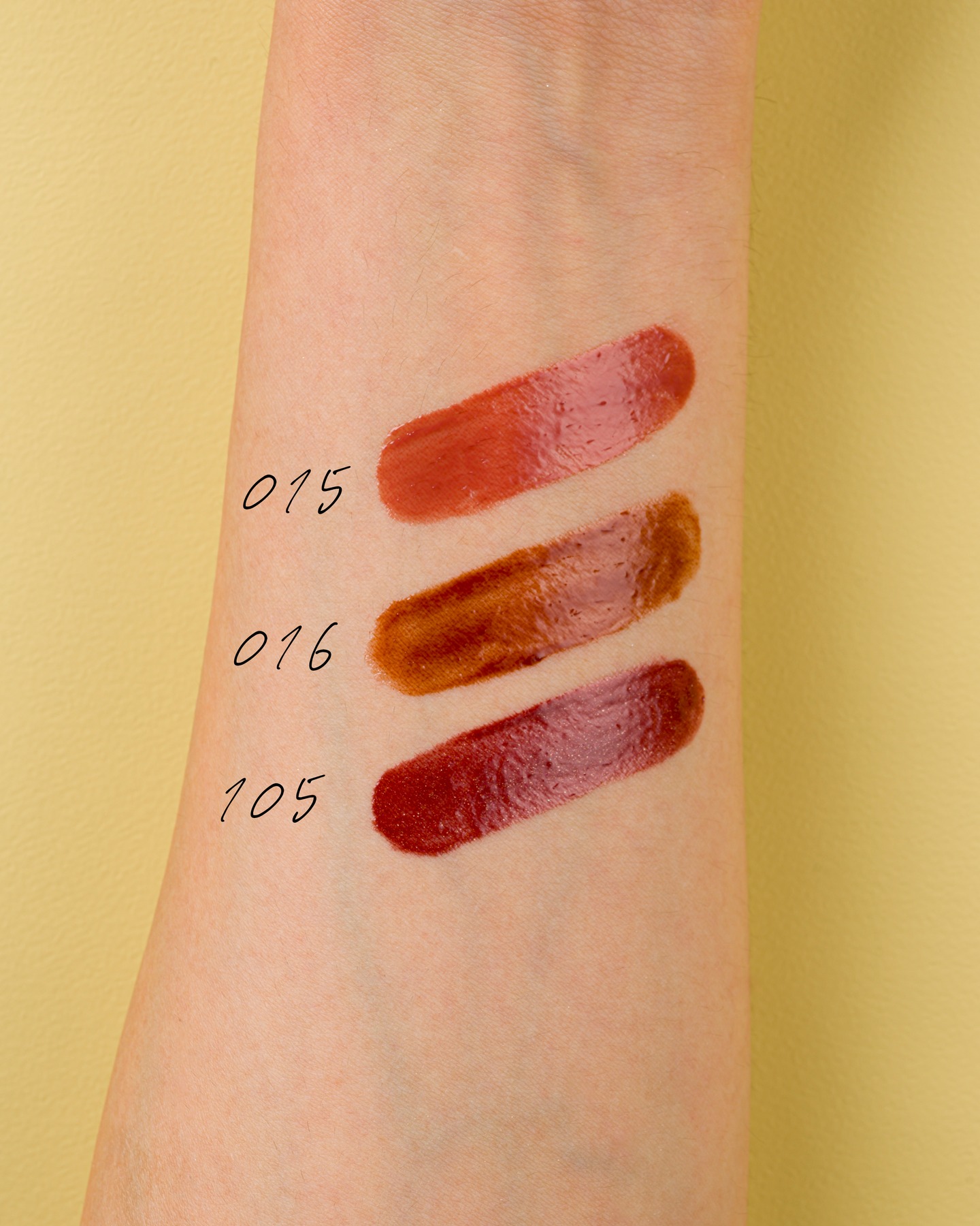 ＼秋の唇に、ひとさじの“愛”を💋／
BLENDBERRYの人気アイテム《リップバルーン》に
2025年AWの新色＆限定色が仲間入りします🎀

とろけるように密着して、
ひと塗りでぷるんとボリューム感たっぷりの唇に。
秋の装いにぴったりの