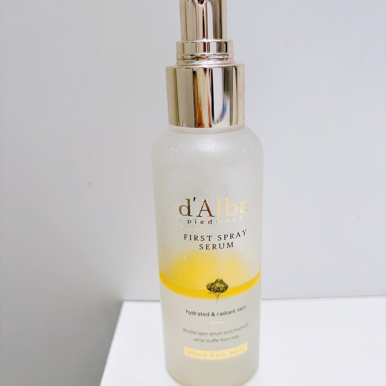 ダルバ ファーストスプレーセラム


自分はオイリー肌なので、保湿は不要かと思っていました。
しかし、保湿をする様になってから、皮脂の分泌が減ったことに気づき保湿の重要性を知りました。

ダルバのミストは霧の様なミストで、何といってもそのミ