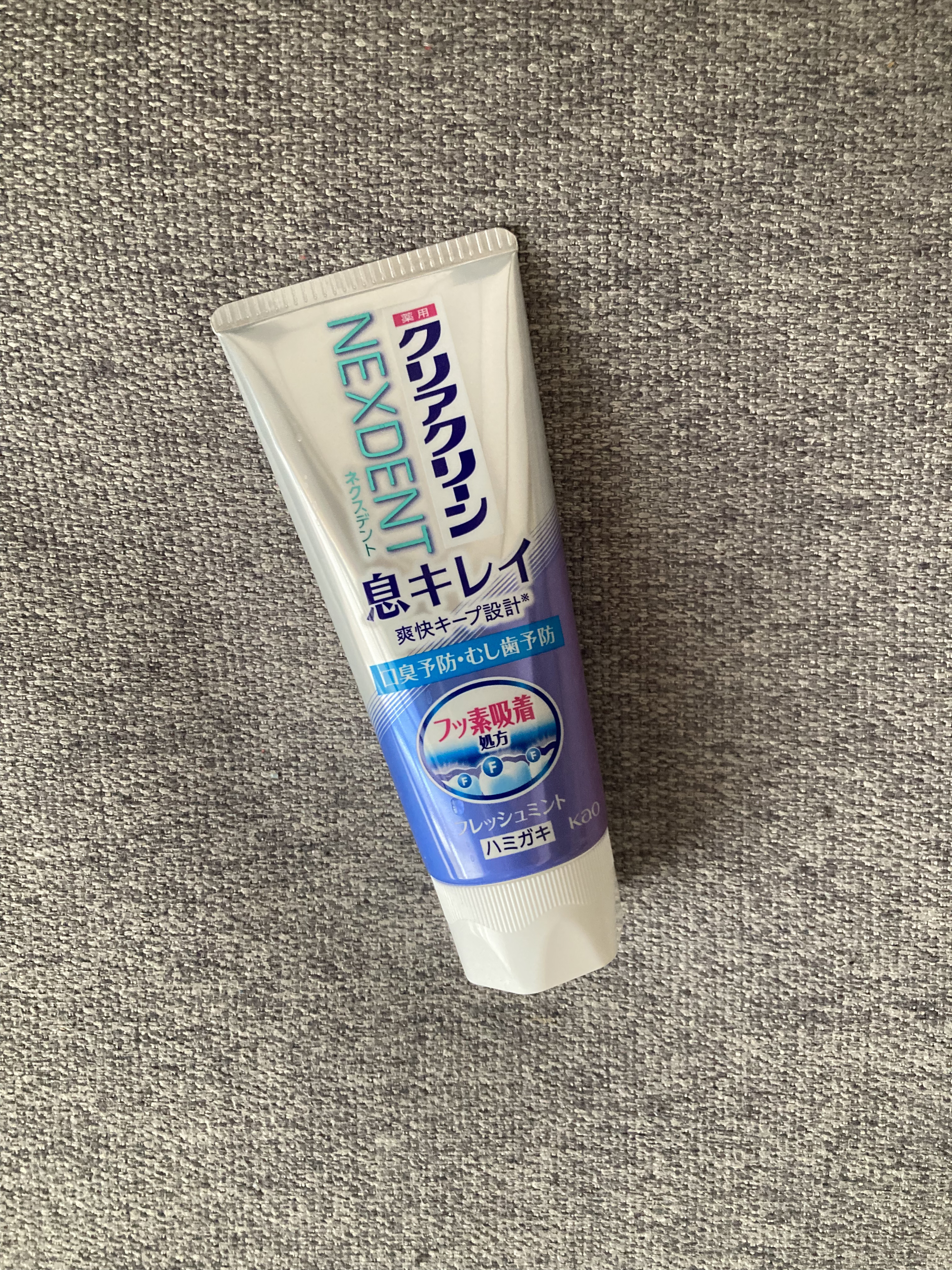 クリアクリーン　NEXT DENT フレッシュミント

ネクストデントシリーズ2回目をこの前買いました。

歯磨き粉も家族で使うとすぐなくなってしまうので通常盤クリアクリーンと使いわけようと買いました。

店頭で見て、特価だったのでこれ良さ