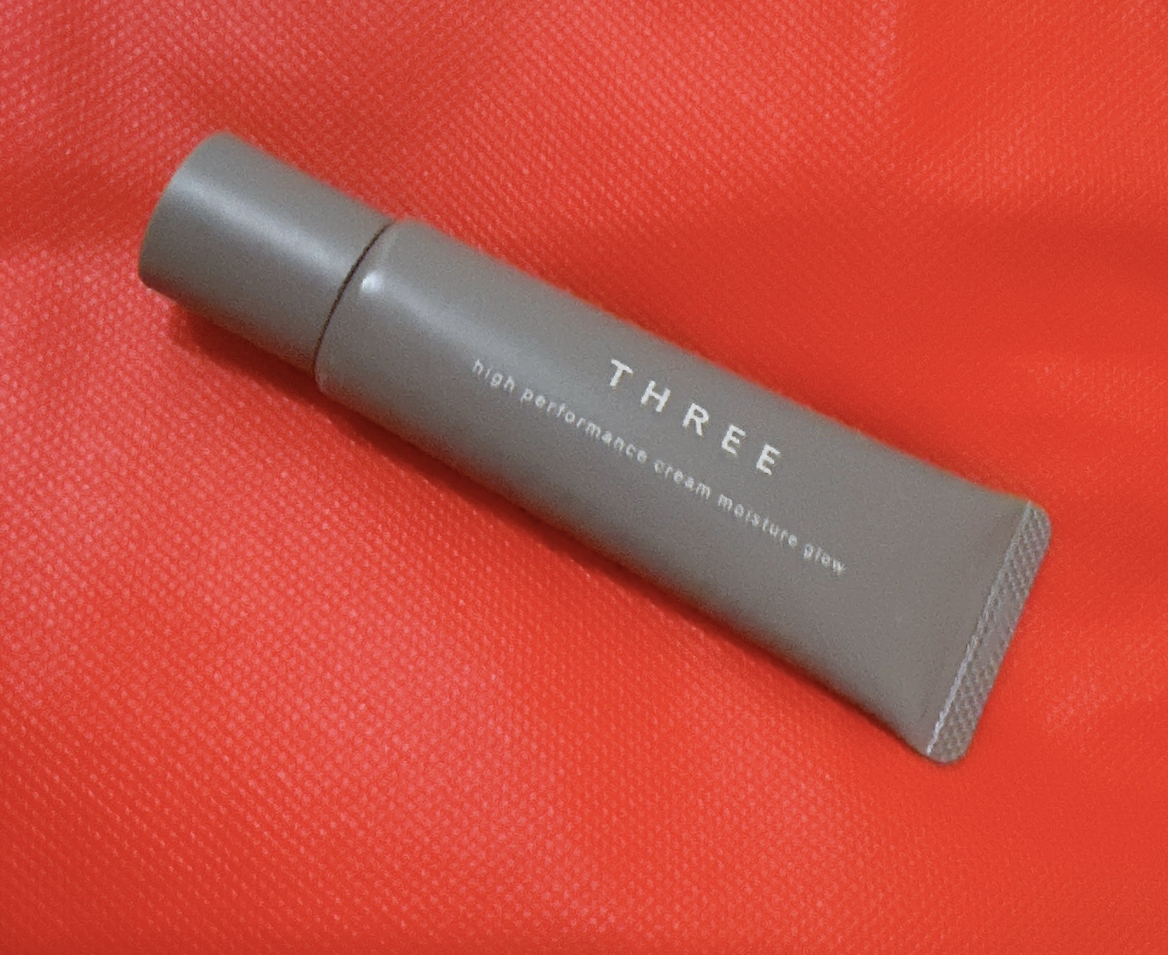 THREE ハイパフォーマンスクリームモイスチャーグロー CHIC BEAT/THREE/化粧下地を使ったクチコミ（1枚目）