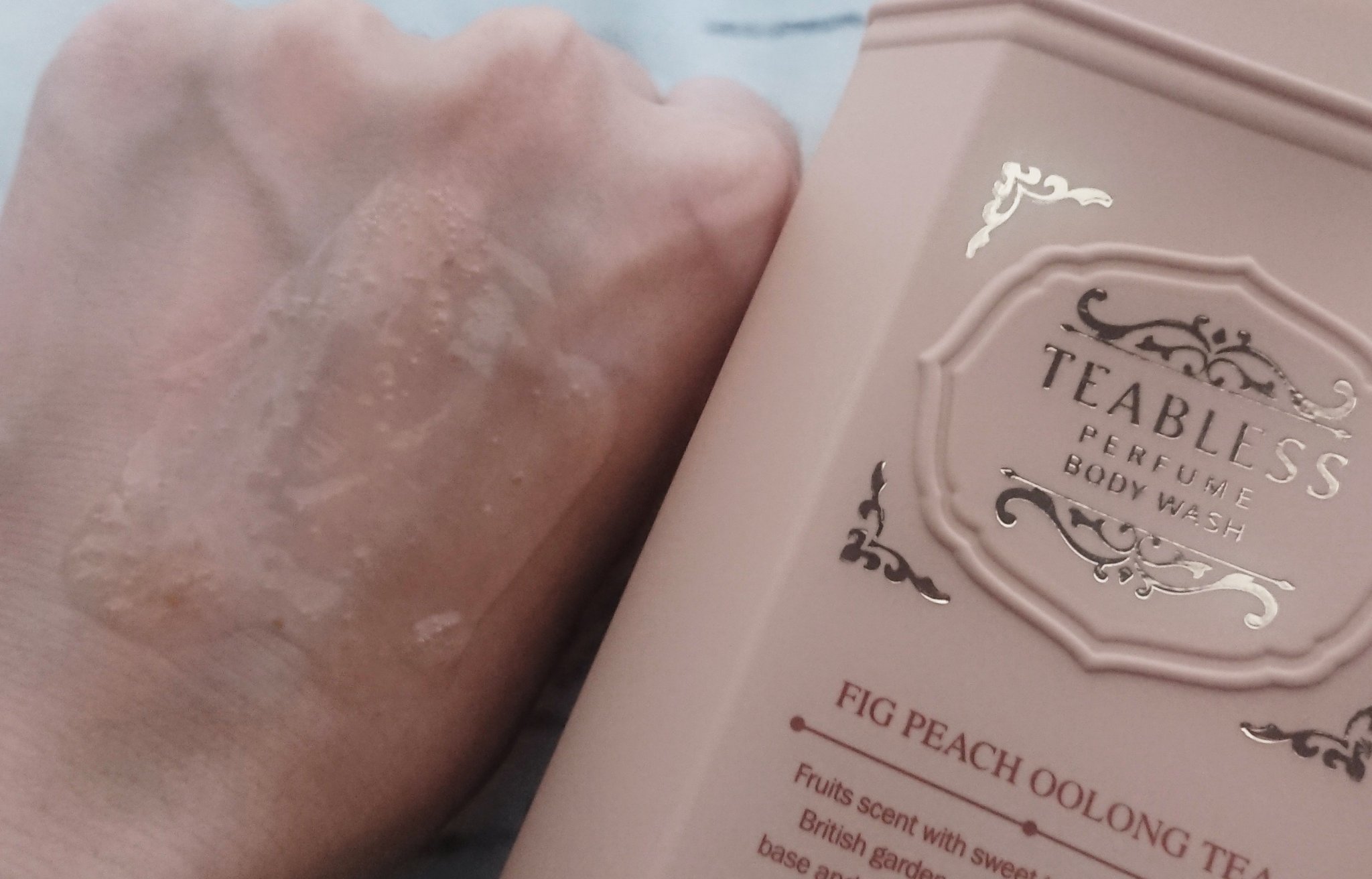 パフュームボディウォッシュ フィグピーチウーロンティー/TEABLESS/ボディソープを使ったクチコミ（3枚目）