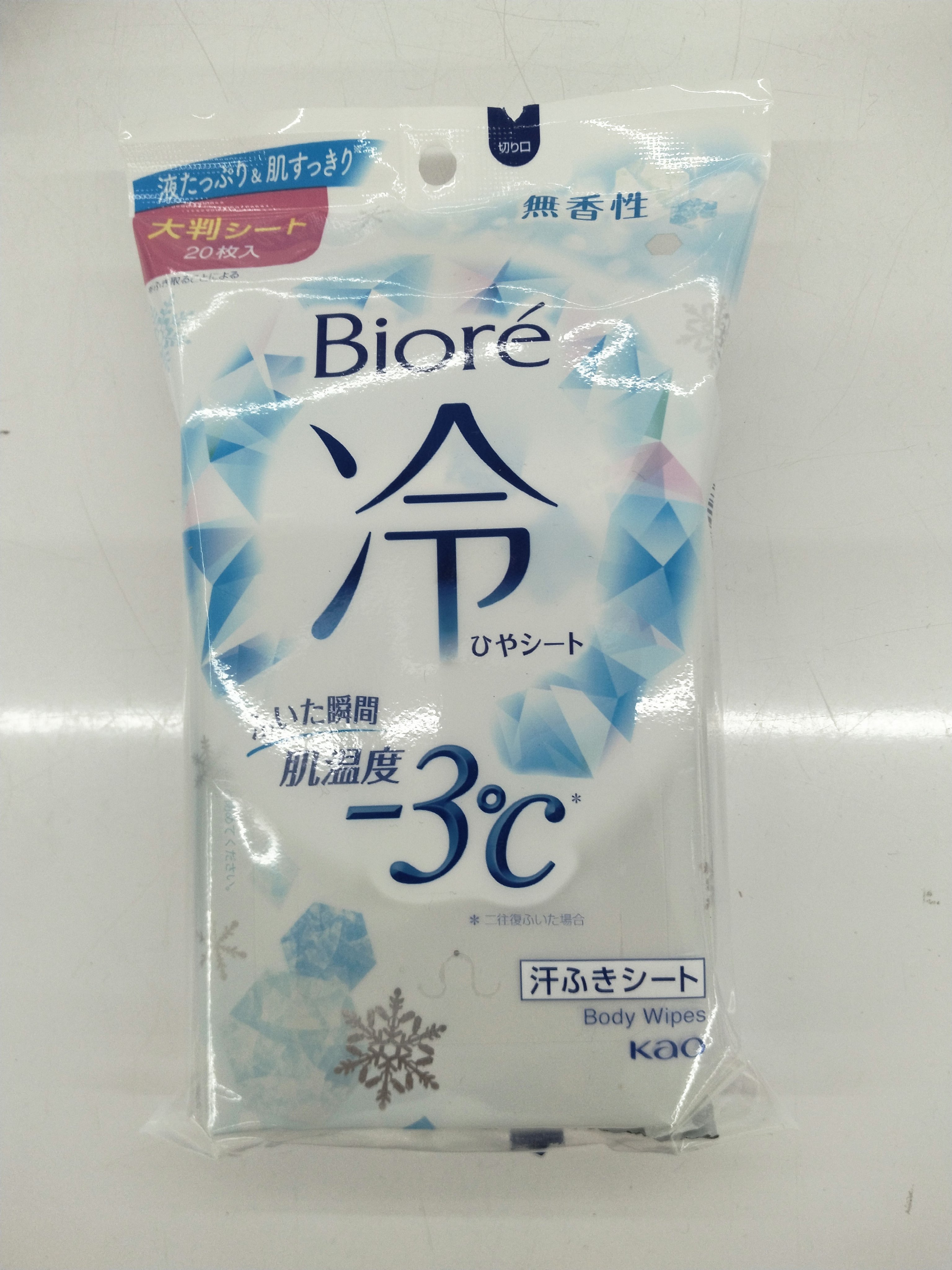 「ビオレ冷シート 無香性」は、特に暑い日や運動後に肌をリフレッシュするための冷却シートです。この製品の特長は、香料を使用していないため、香りに敏感な方や香りを好まない方でも安心して使用できる点です。

### 主な特徴

1. **無香料*