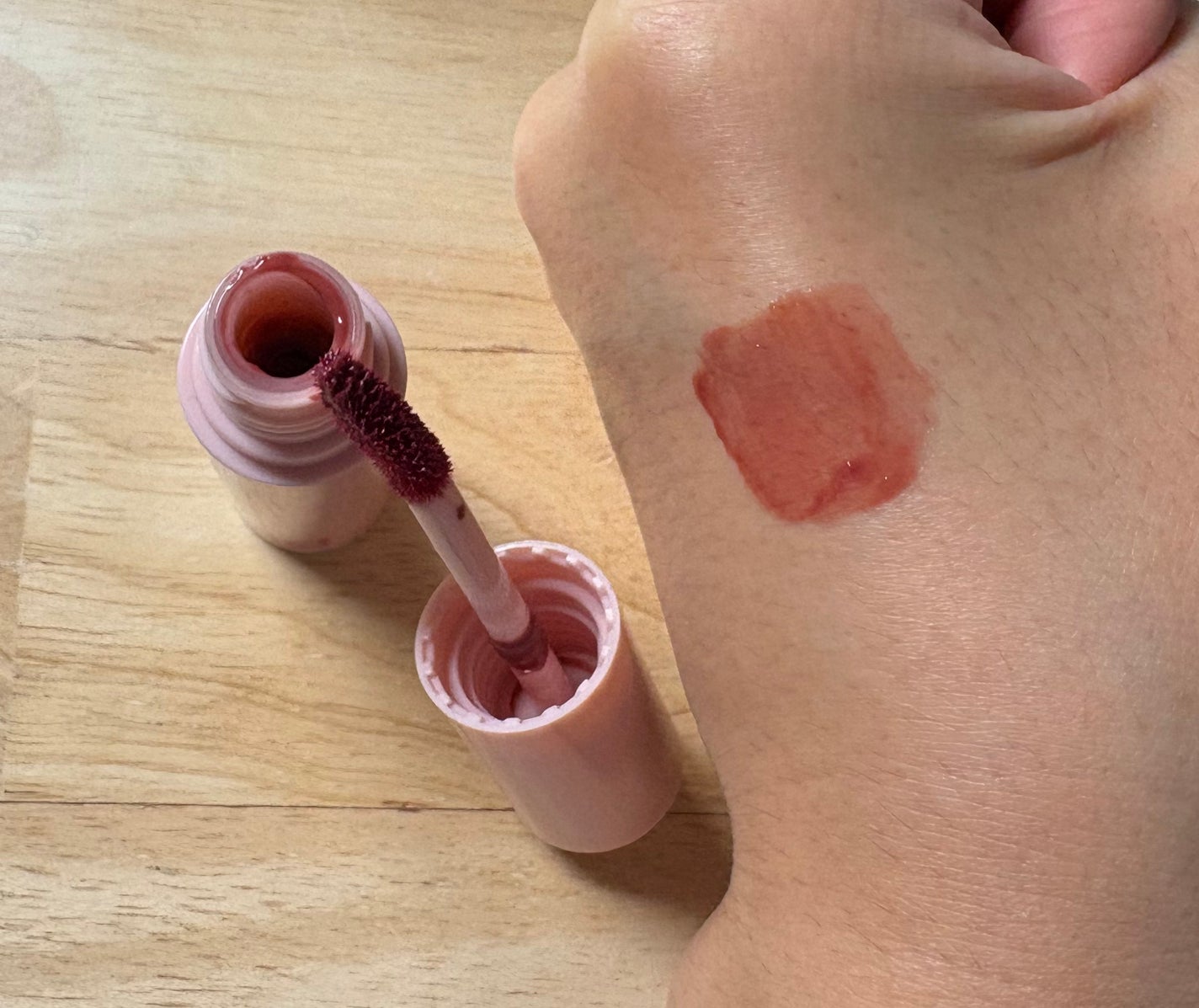 アンドバイロムアンド グラッシーボムティント/&nd by rom&nd/リップティントを使ったクチコミ(2枚目)